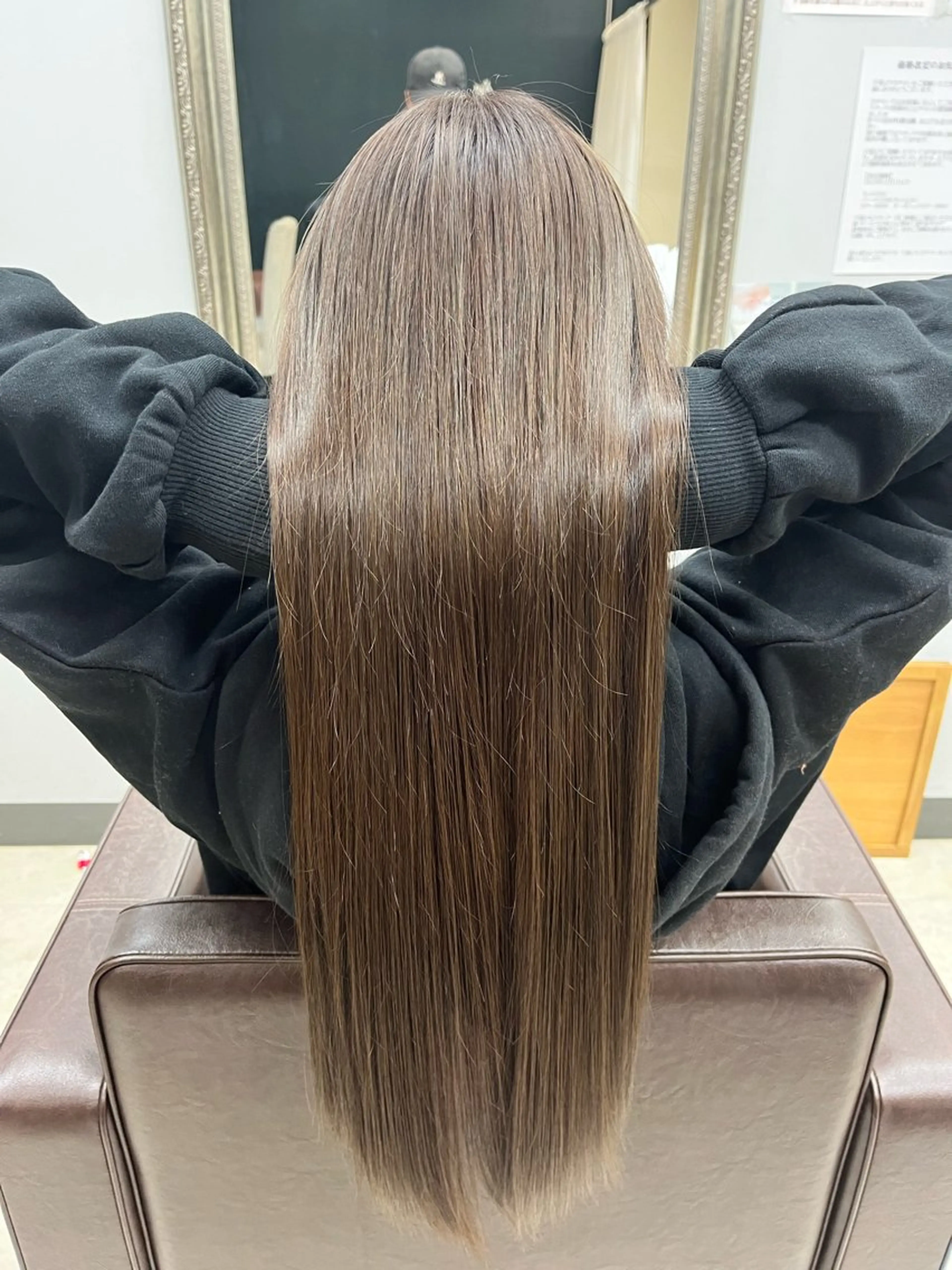 ロング カラー グレージュ ハイライトカラー シルバー シルバーグレージュ ハイライト Crescere所属・小島 凜のヘアスタイル