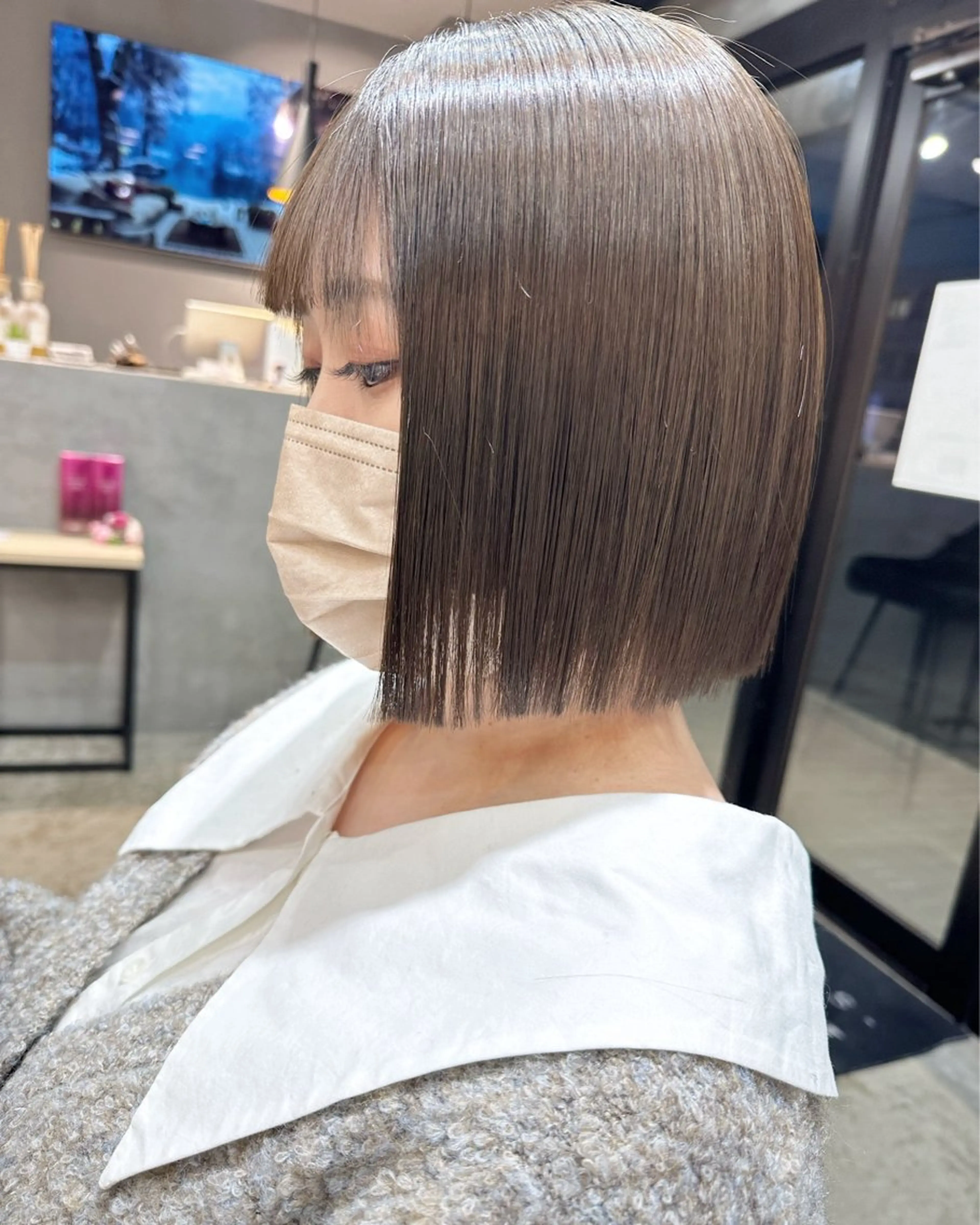 ミディアム ボブ カット ヘアカラー トリートメント YURIK Aのヘアスタイル