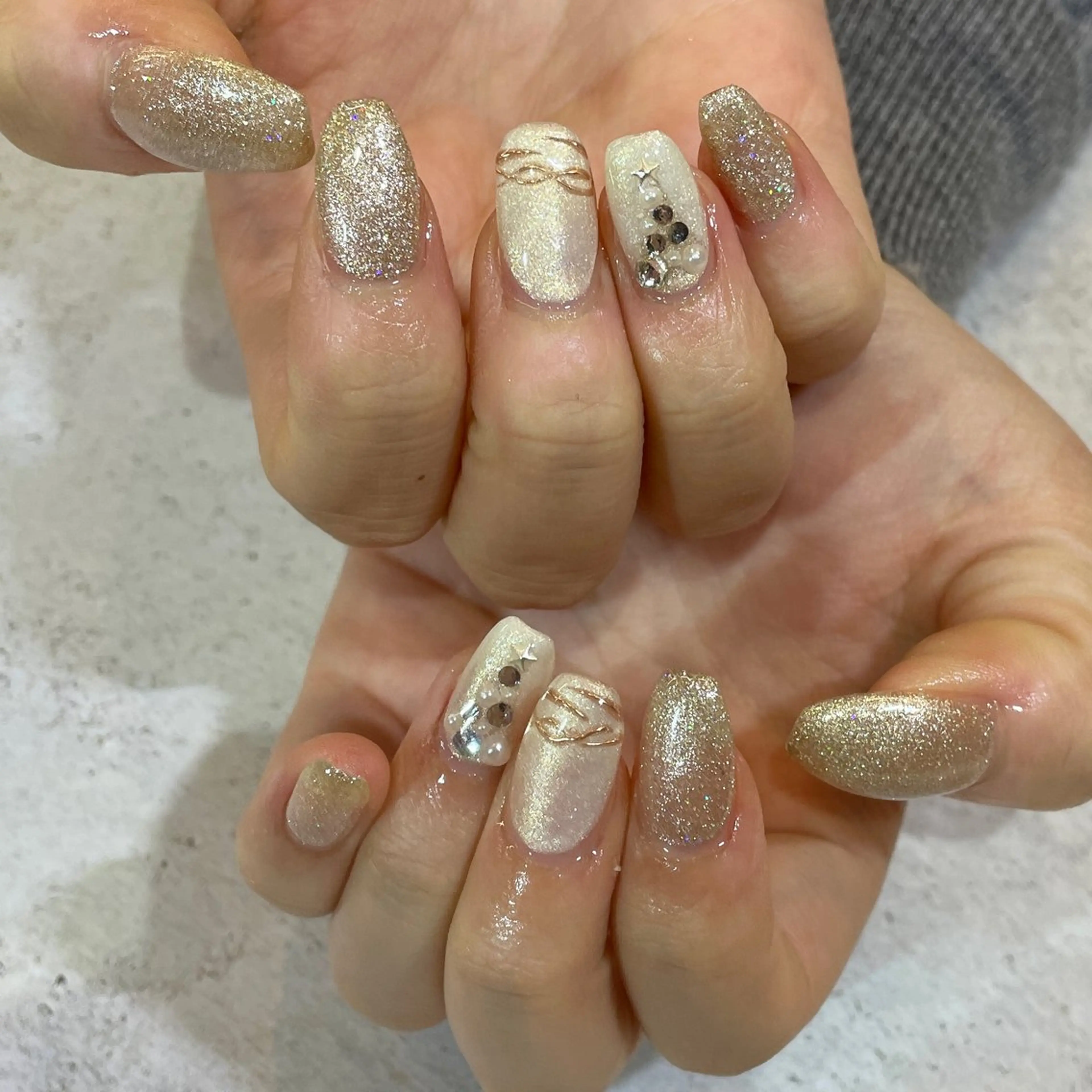ネイル ゴールド ハンドネイル LUNI（シェアサロンHeartSpace内）所属・LUNI 久屋大通 ˚✧₊⁎/ yuriのネイルデザイン