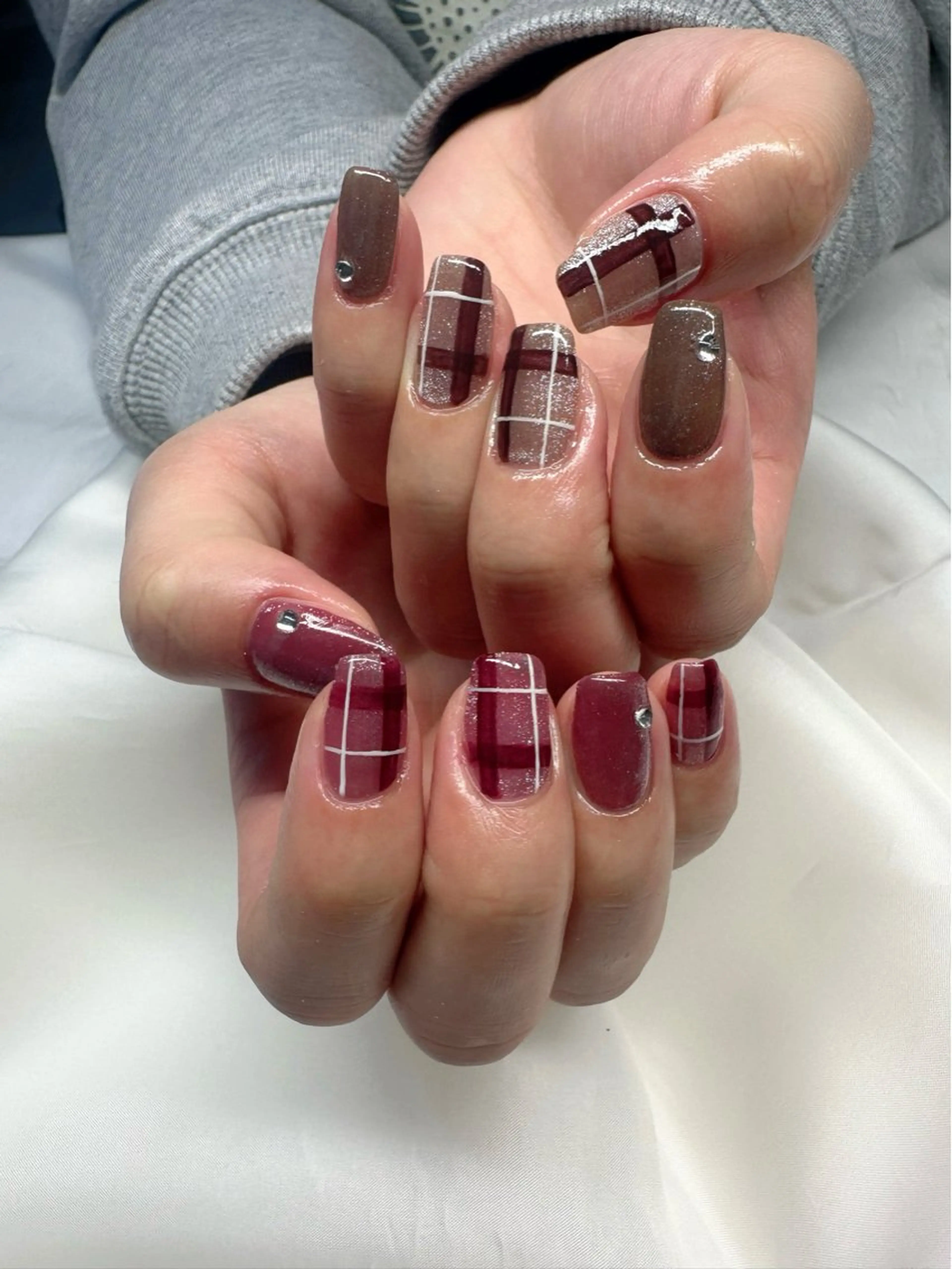 ネイル 氷ネイル・うるうるネイル キラキラネイル 韓国ネイル マグネットネイル ニュアンスネイル 🪞KAPE NAIL 🪞のネイルデザイン