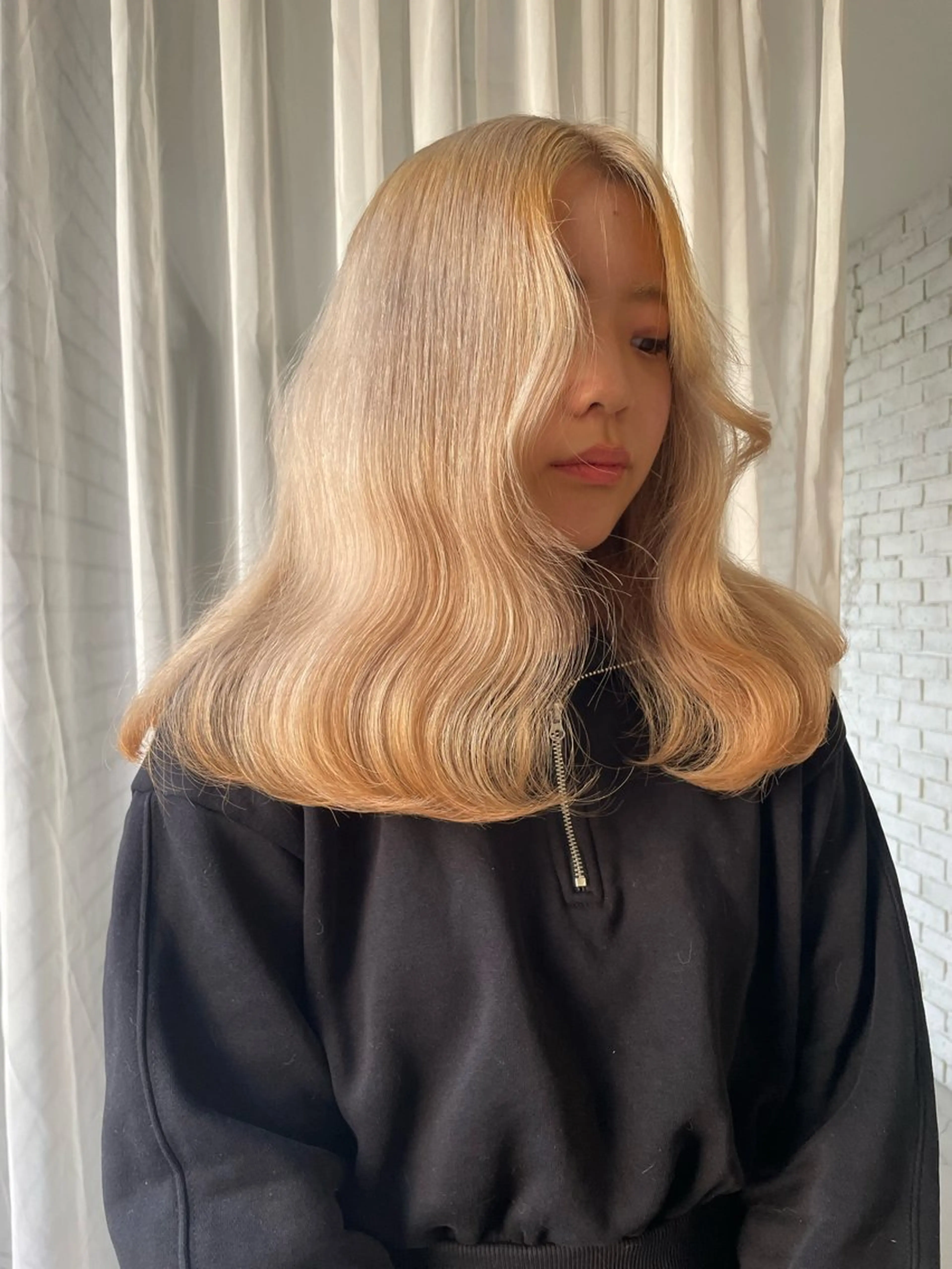 セミロング カラー ヘアカラー 艶ハイトーン👑♡ NATSUKIのヘアスタイル