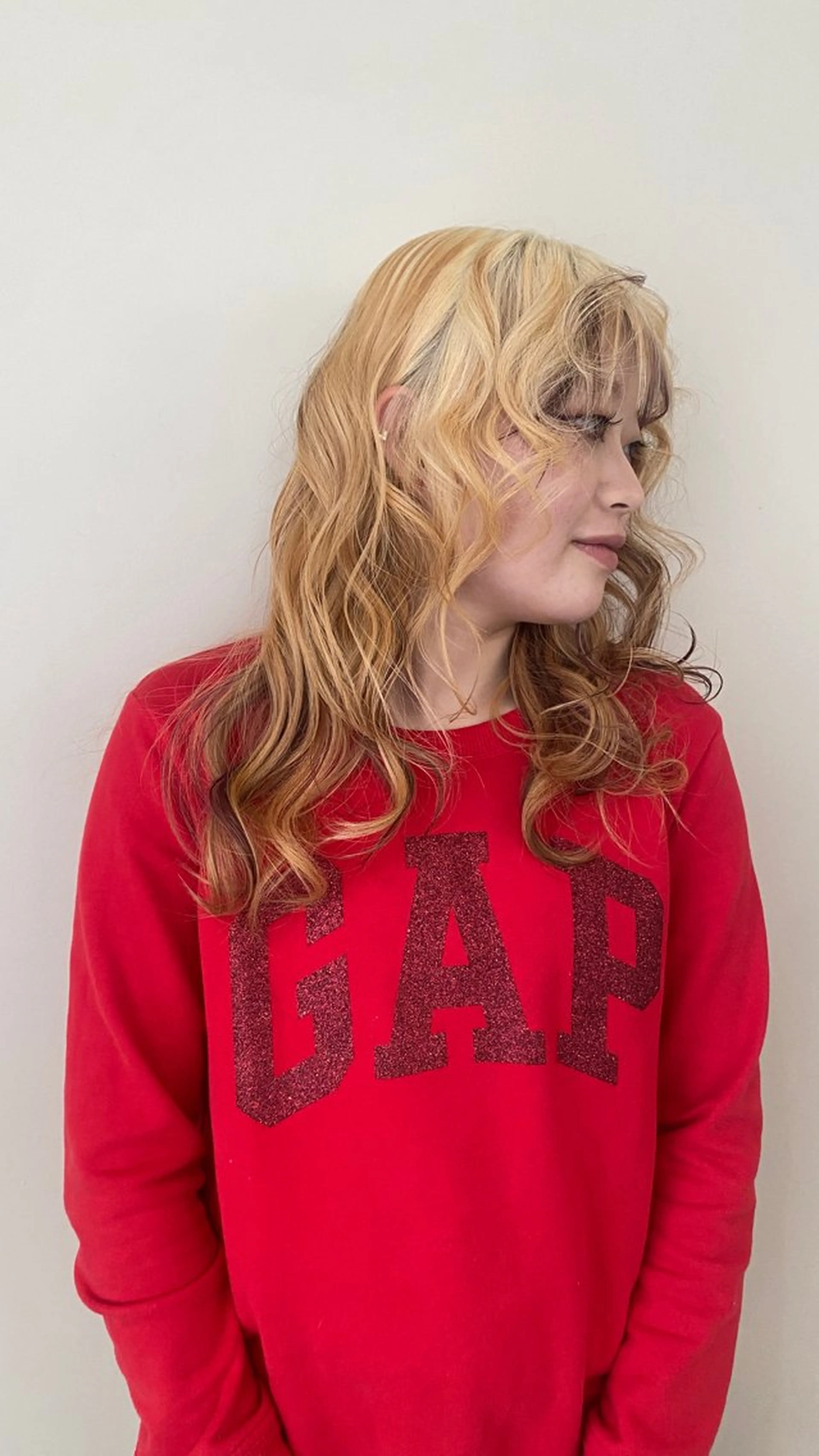 ロング カラー ブリーチ デザインカラー レイヤーカット キタ リオナのヘアスタイル