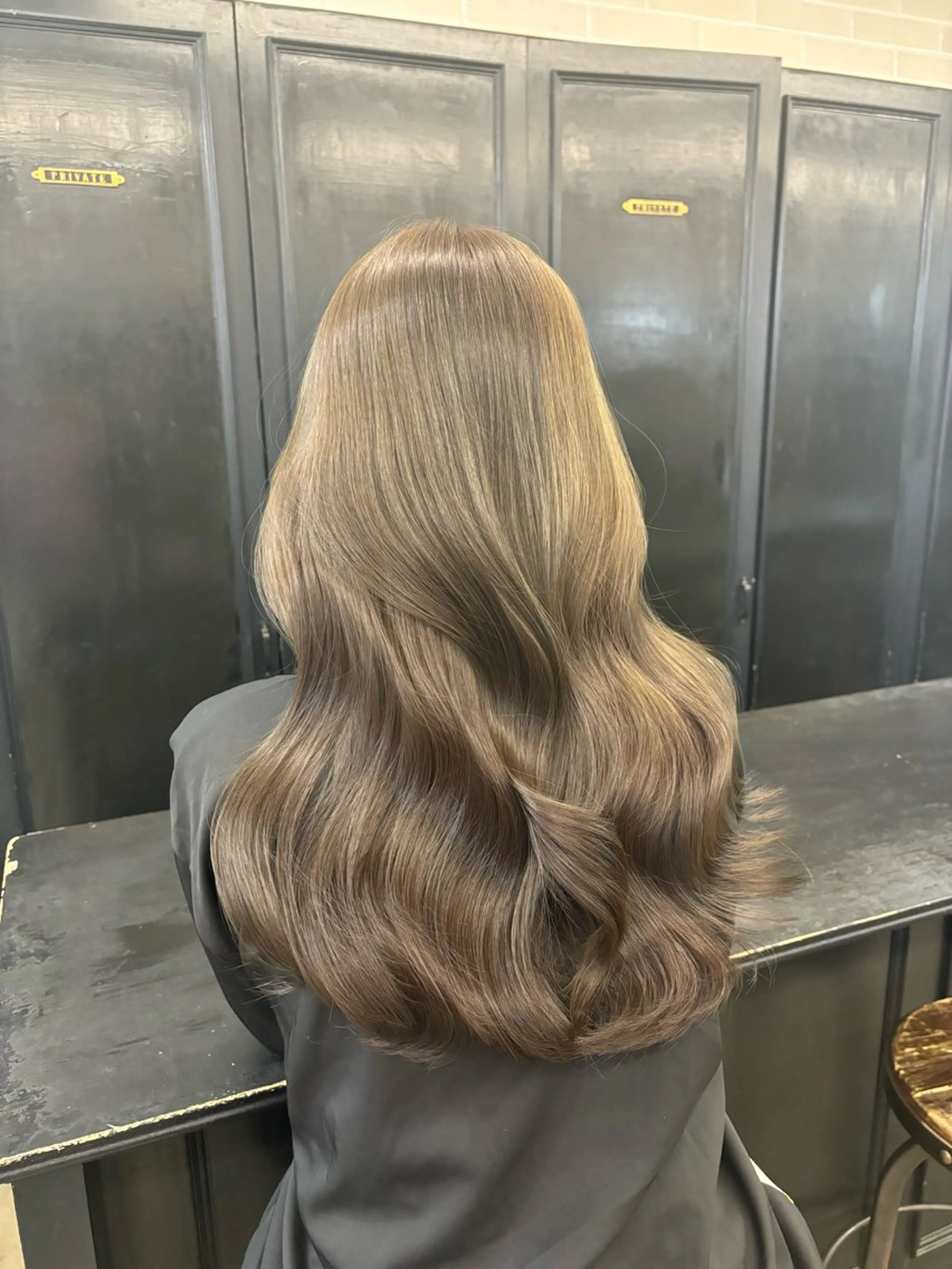 ロング カラー ヘアカラー トリートメント オリーブベージュ 🫒🩶Rianaのヘアスタイル