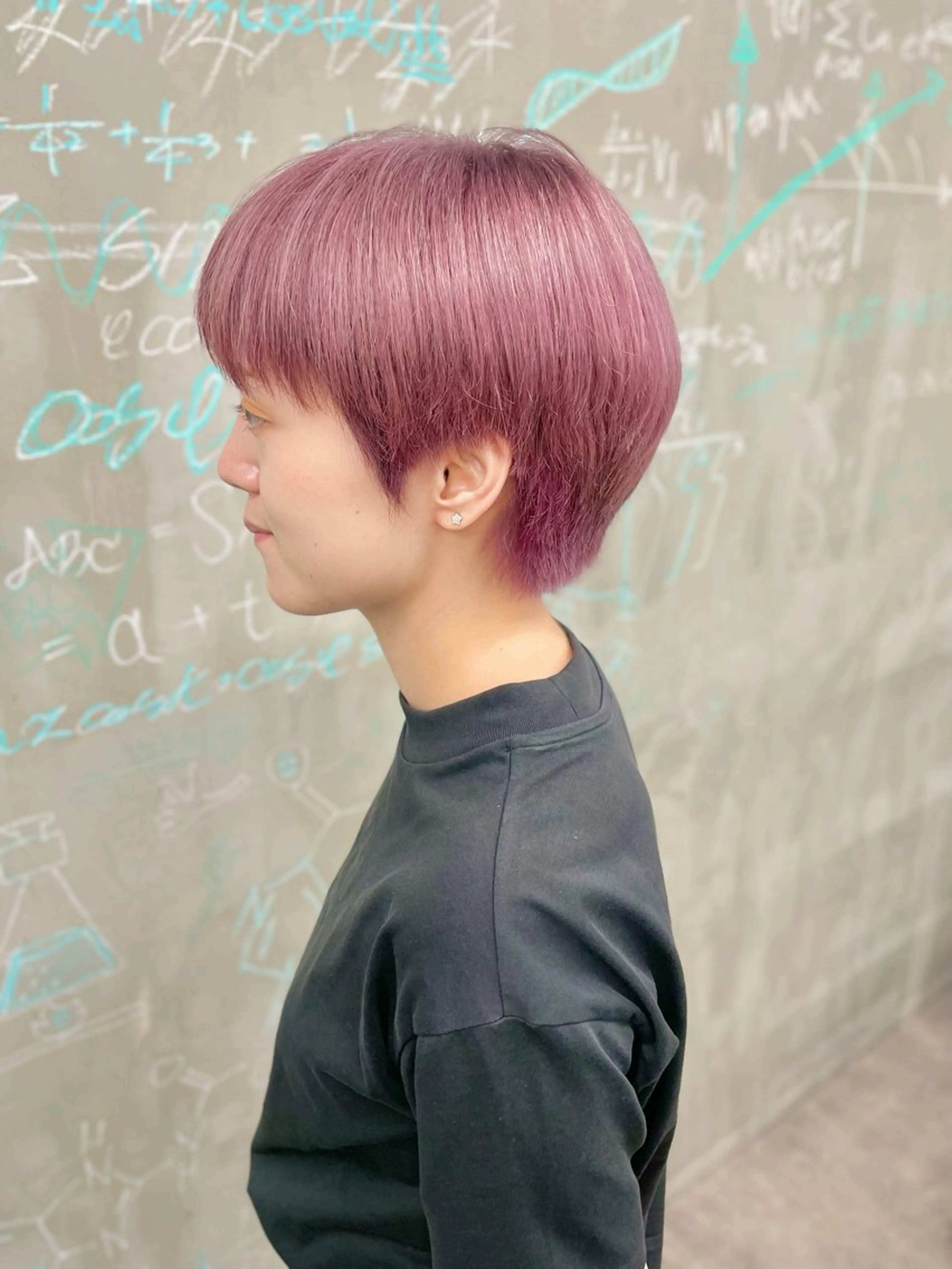ショート アッシュ ボブ くびれヘア ハイライト レイヤーカット 透明感／髪質改善 遠藤良祈のヘアスタイル