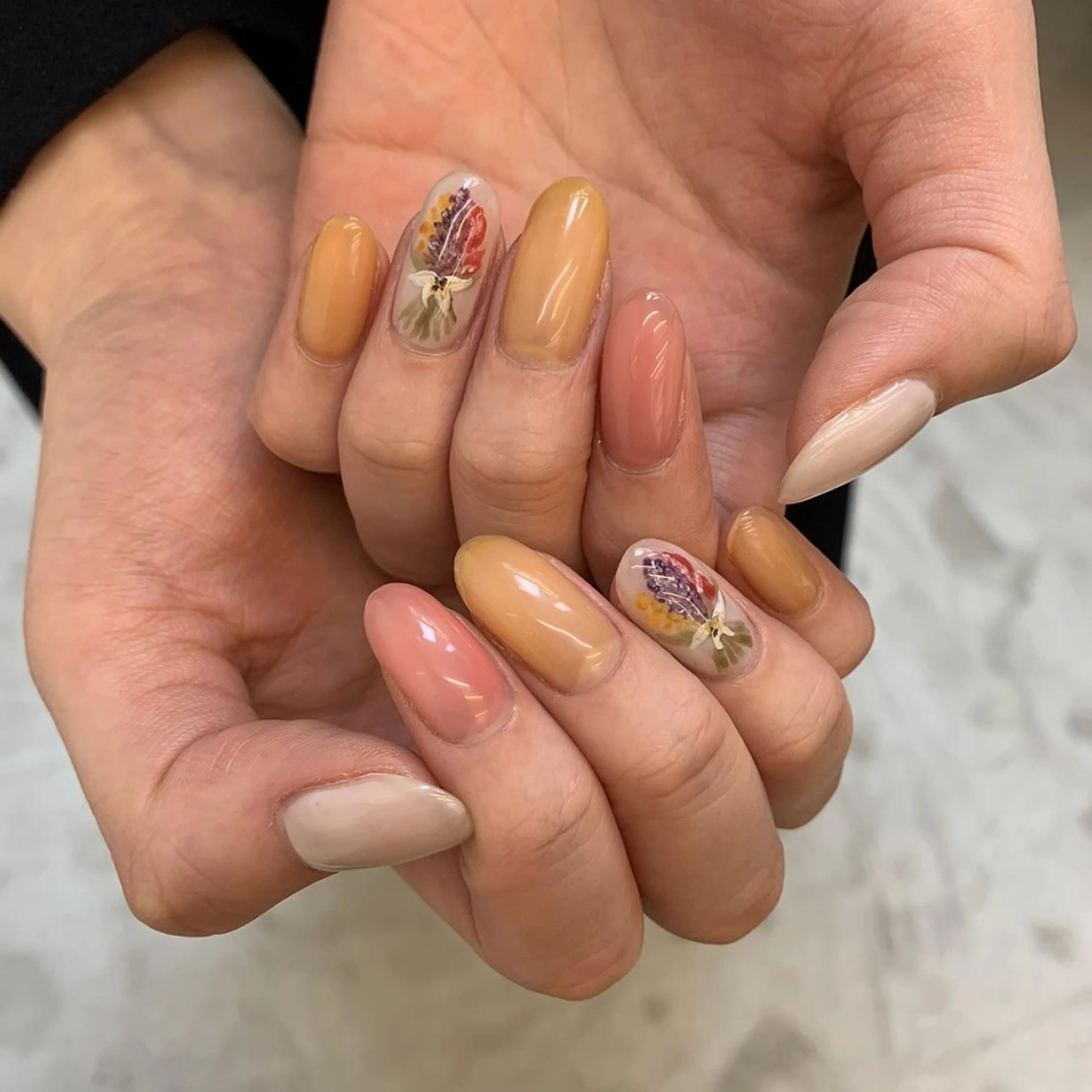 ネイル アートネイル ニュアンスネイル Cariina ☺のネイルデザイン