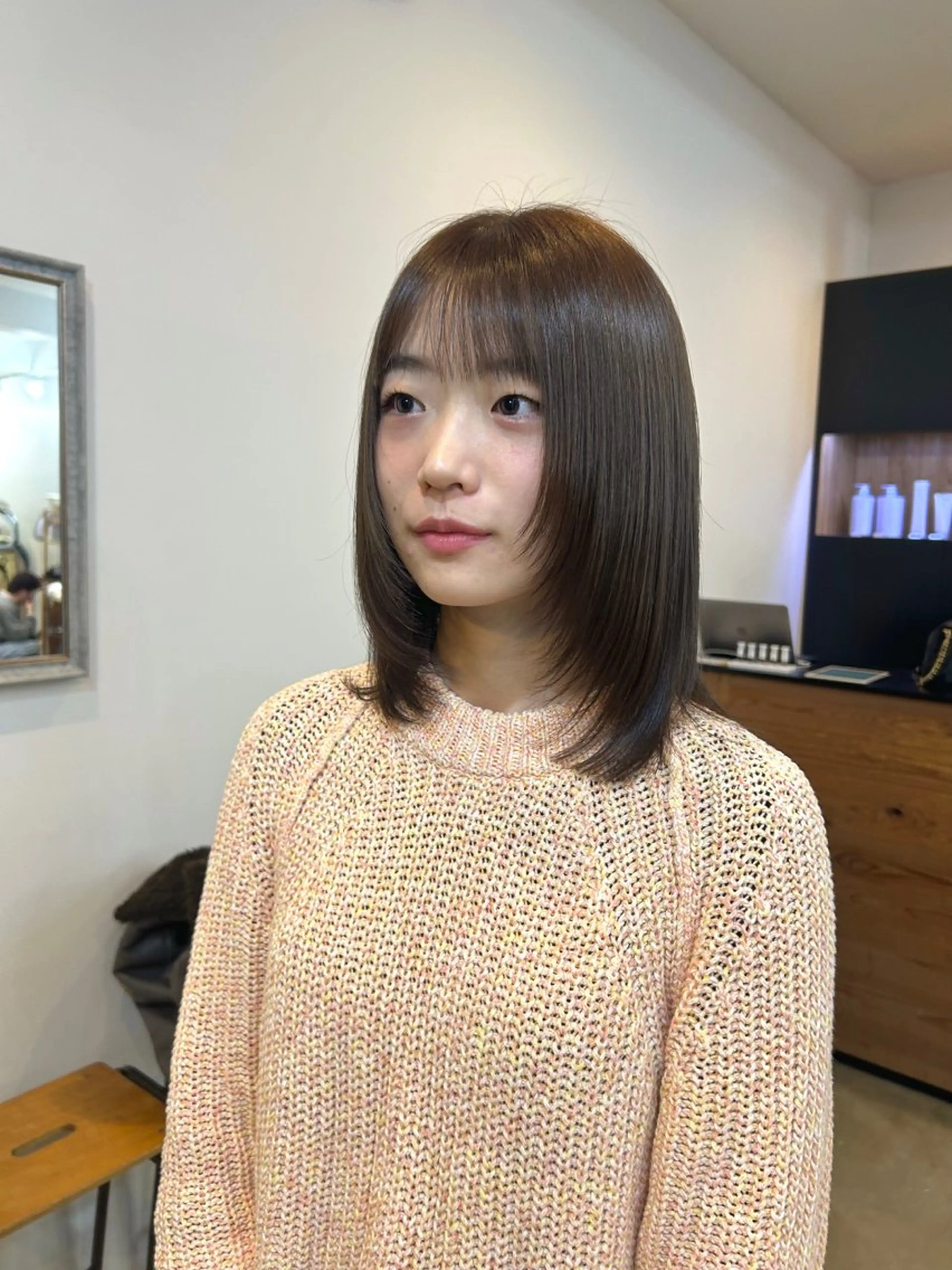 ミディアム カラー ミディアムレイヤー アッシュ ベージュカラー ブリーチ ブリーチなしカラー 縮毛矯正 plus HAIR いずみのヘアスタイル