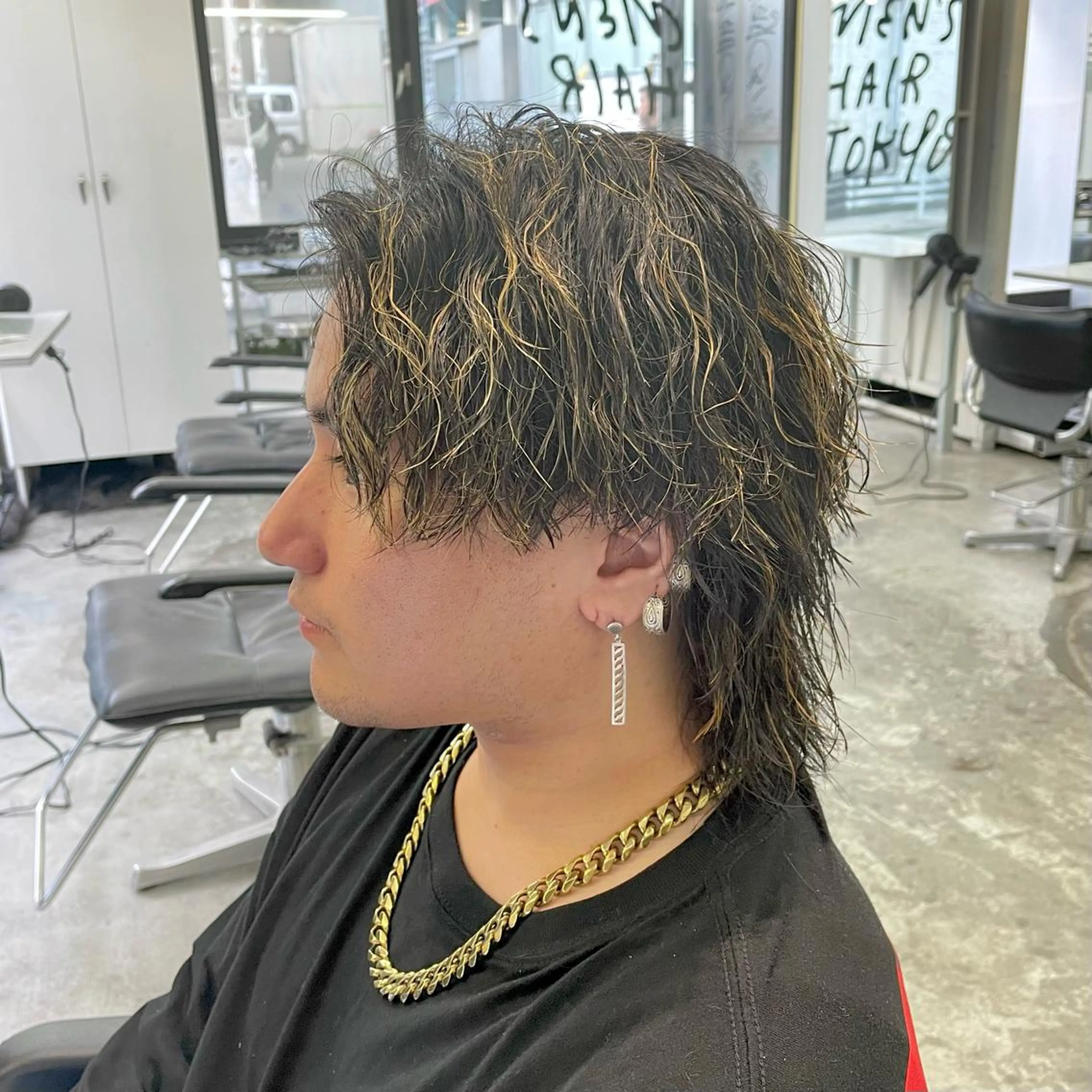 ミディアム カラー パーマ メンズ メンズハイライト メンズウルフカット ハイライトカラー ハイライト ウルフカット カット ヘアカラー パーマ メンズ特化美容師/ 藤戸 椋のヘアスタイル