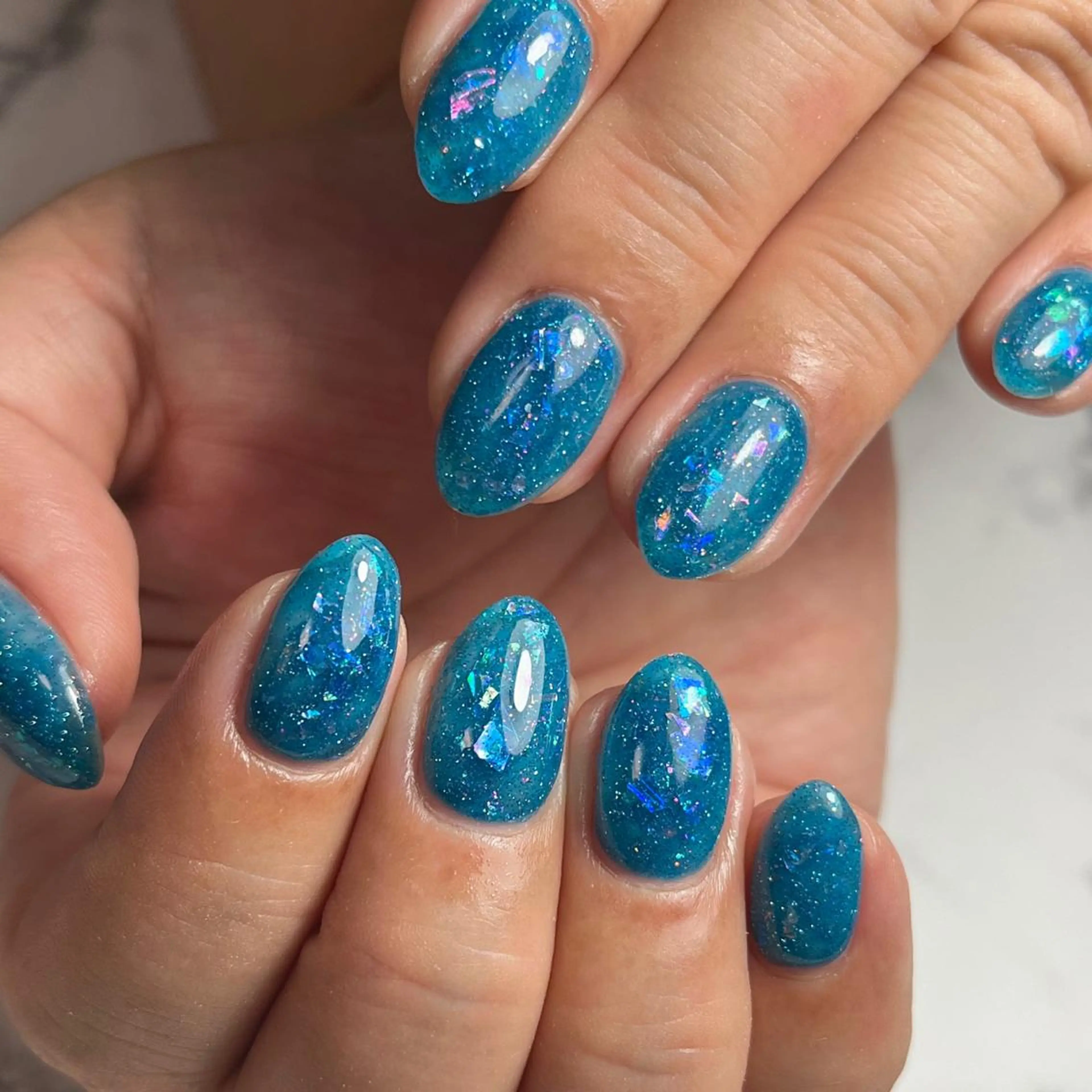 ネイル ブルー フラッシュネイル ジェルネイル ホログラムネイル ラメ(グリッター) ハンドネイル NAIL NOWのネイルデザイン