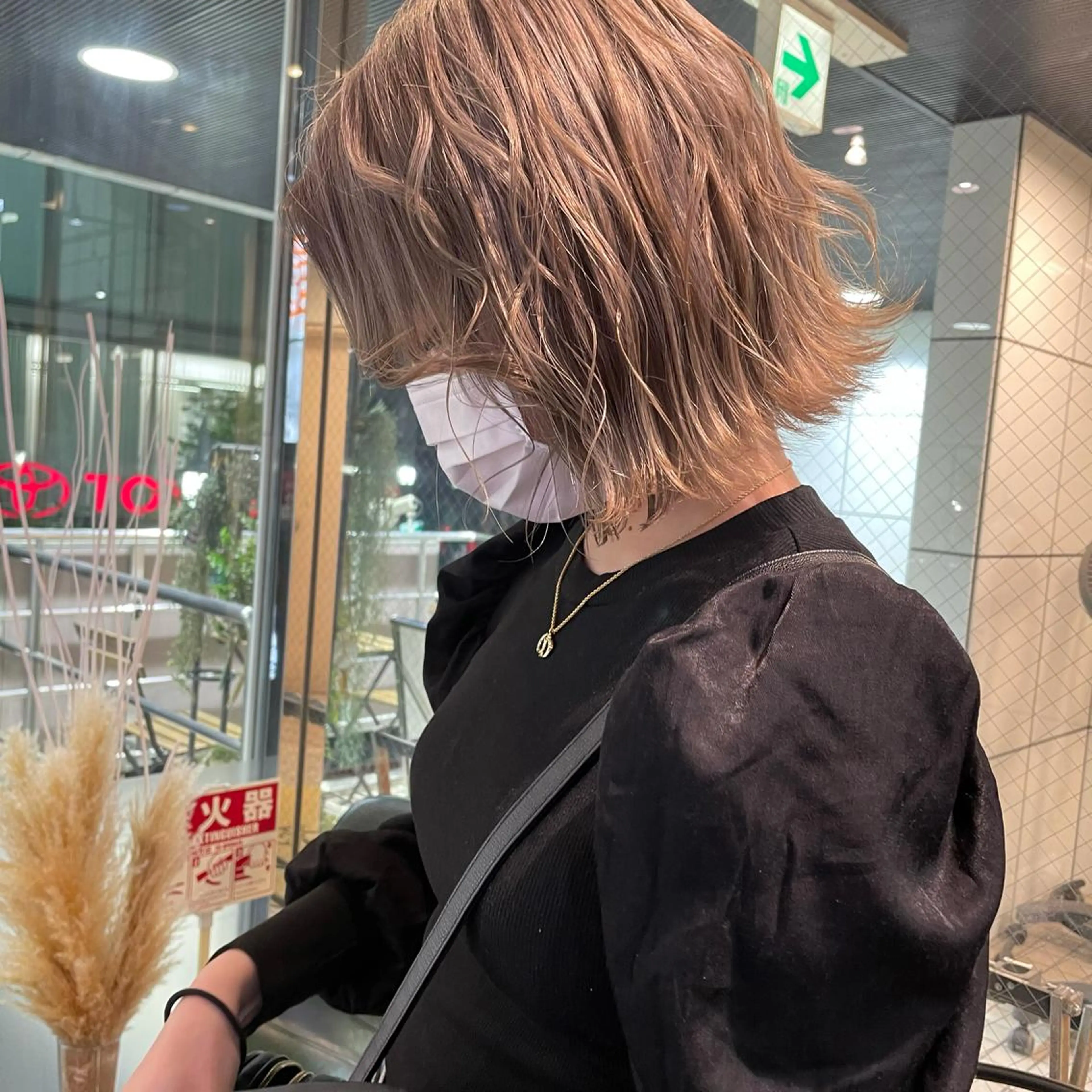 ミディアム カラー ブリーチ ケアブリーチ グレージュ ヘアカラー トリートメント 韓国ヘア🦋 MIYUのヘアスタイル