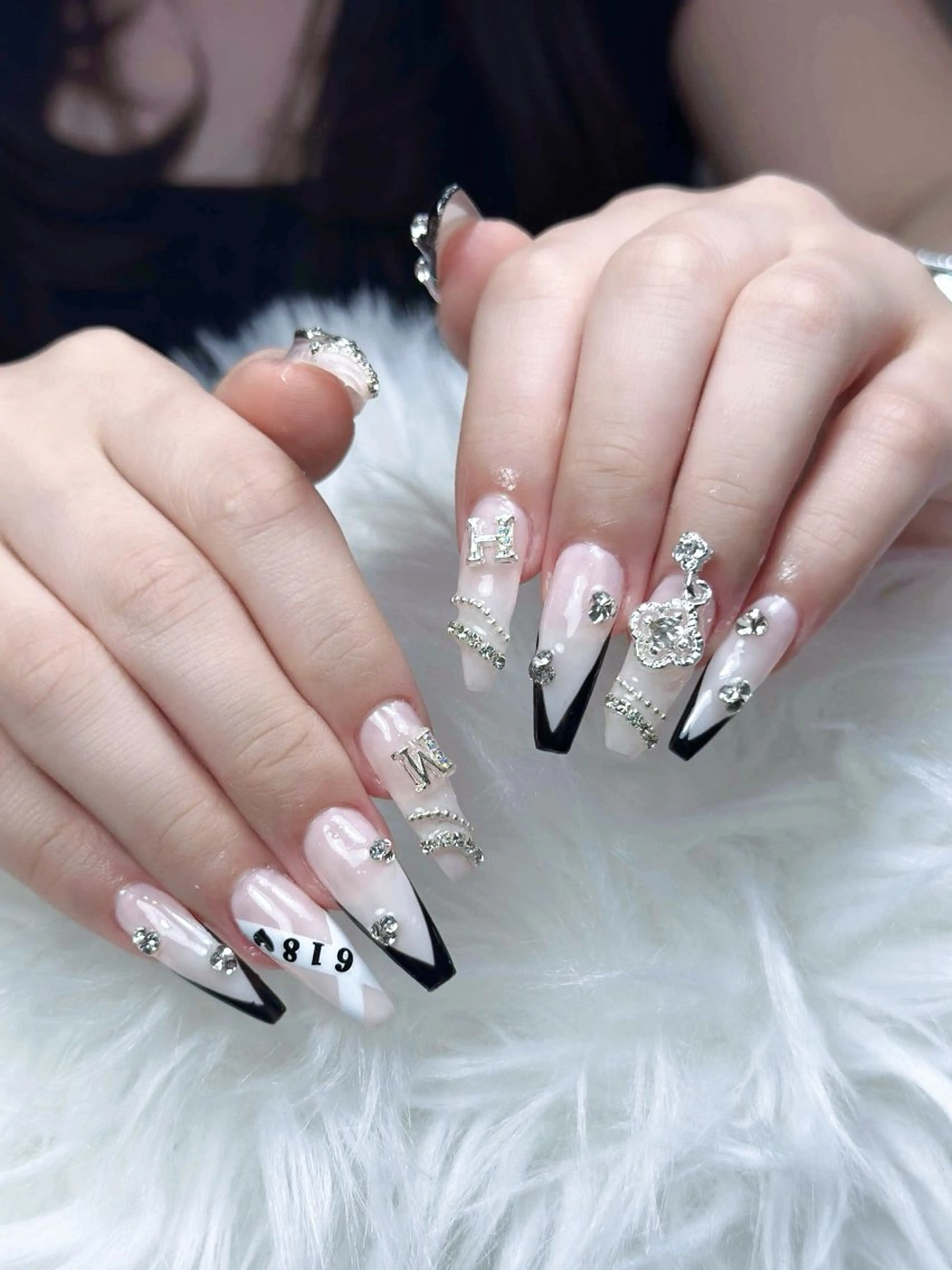 ネイル フレンチネイル ジェルネイル キラキラネイル 韓国ネイル マグネットネイル Julli nail studio所属・Julli NailStudioのネイルデザイン