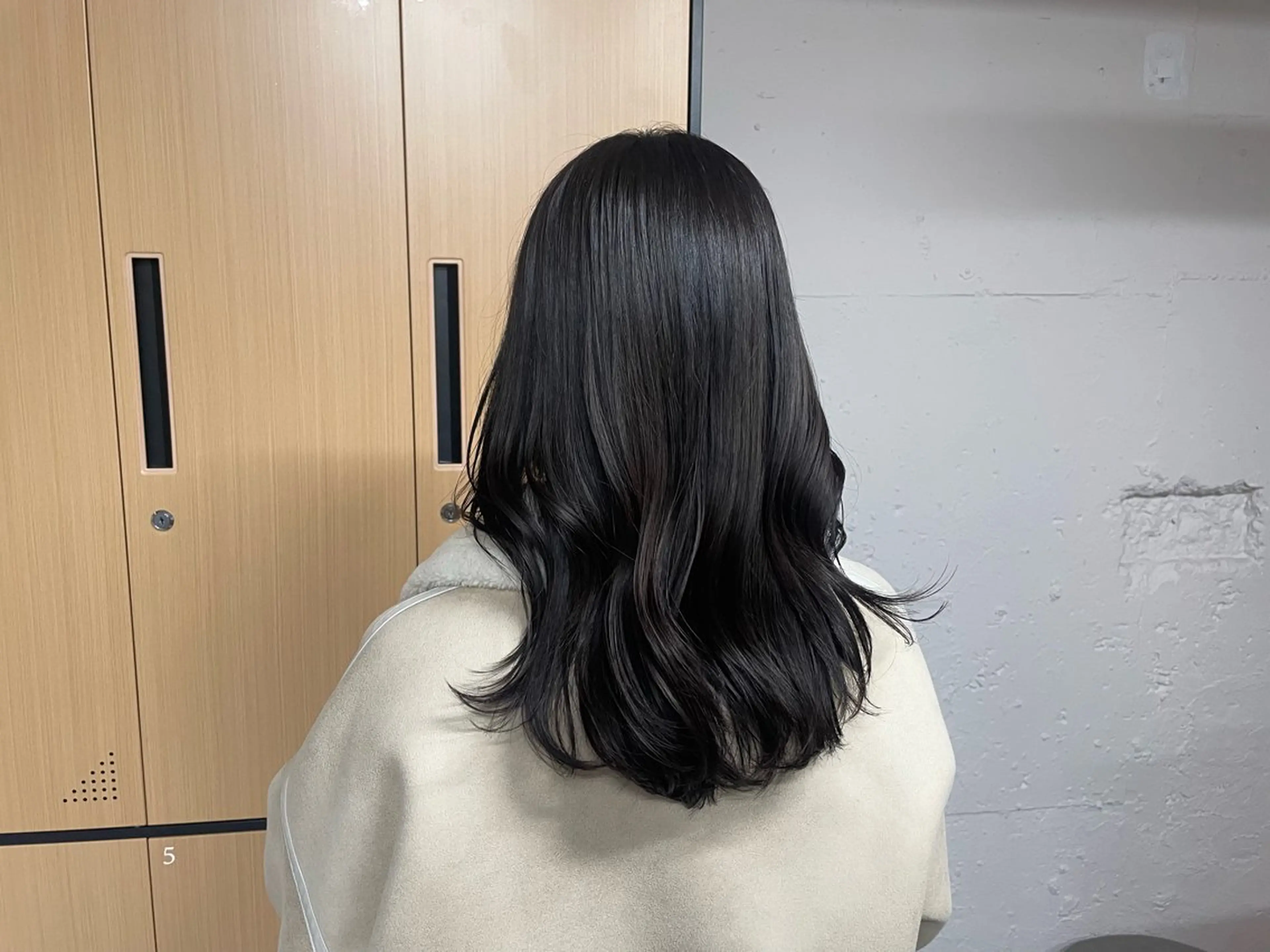 セミロング カット ヘアカラー tokute 中野真咲🐺のヘアスタイル