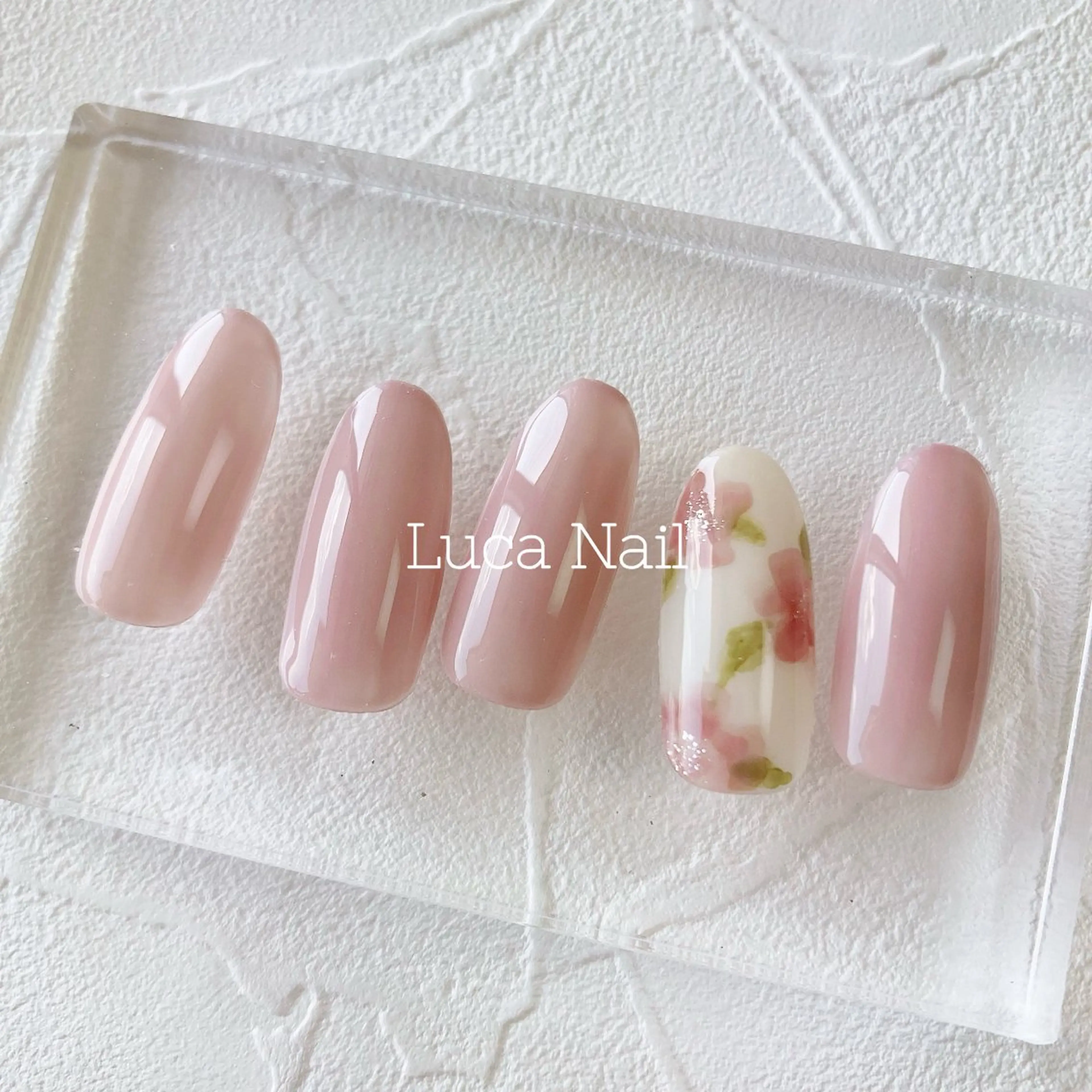 ネイル フラワーネイル シンプルネイル ハンドネイル ハンドケア Luca  Nail所属・Luca Nail 🌼yu-kaのネイルデザイン