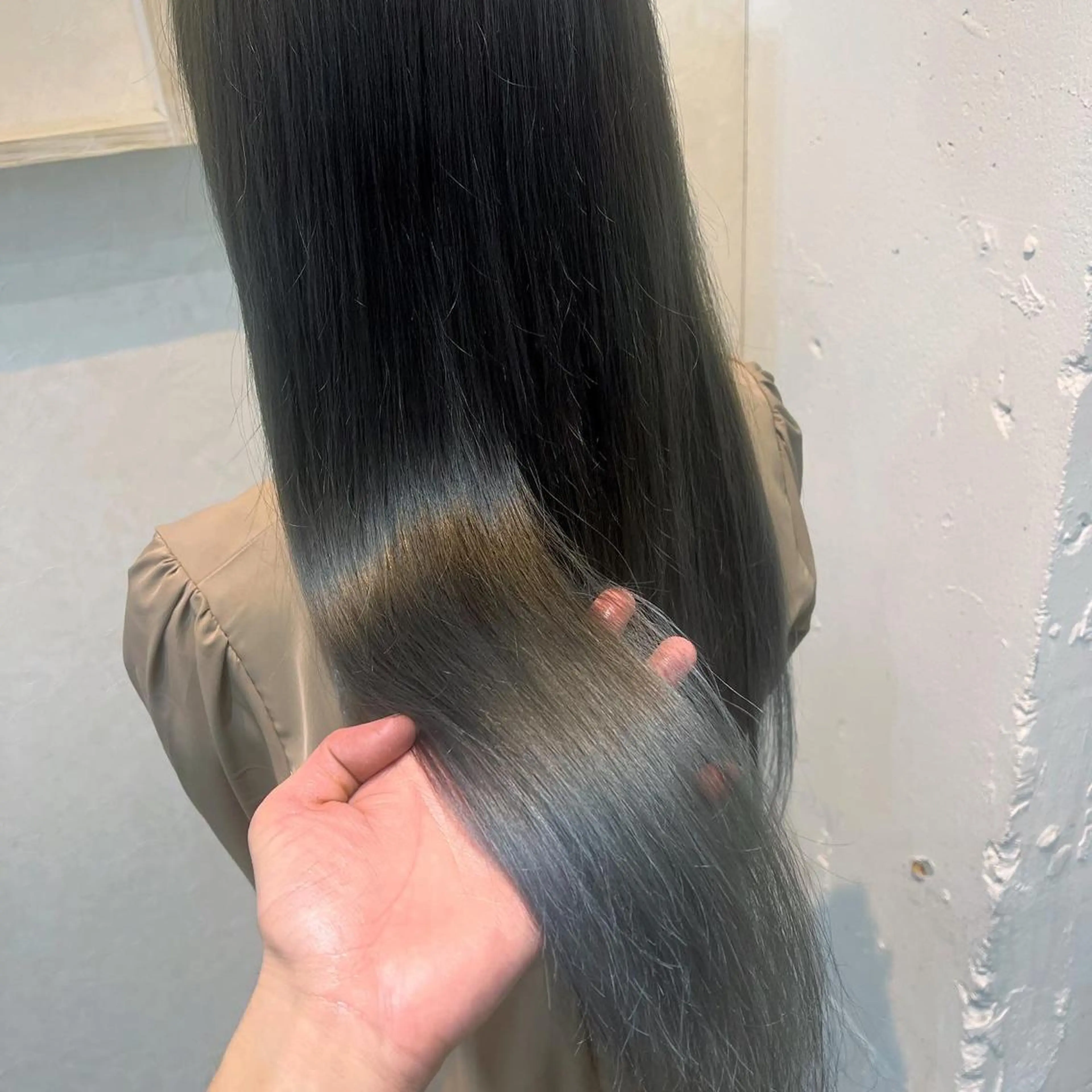 セミロング カラー ブリーチ 透明感カラー グレージュ インナーカラー シルバー カット ヘアカラー トリートメント ブリーチ/髪質改善/ レイヤー/YUTO‎のヘアスタイル
