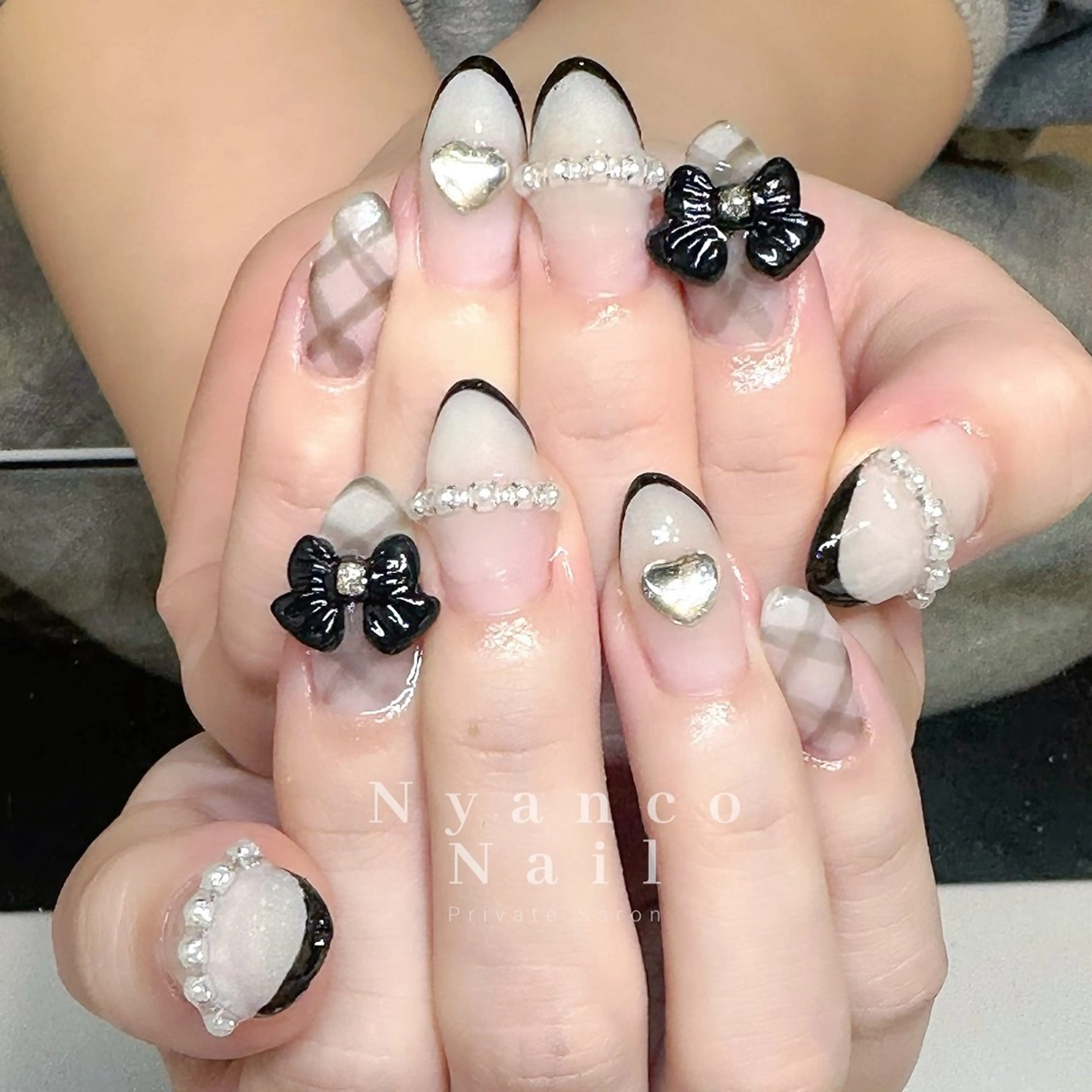 ネイル フレンチネイル ジェルネイル リボン ワンホンネイル 冬ネイル Nyanco Nailのネイルデザイン
