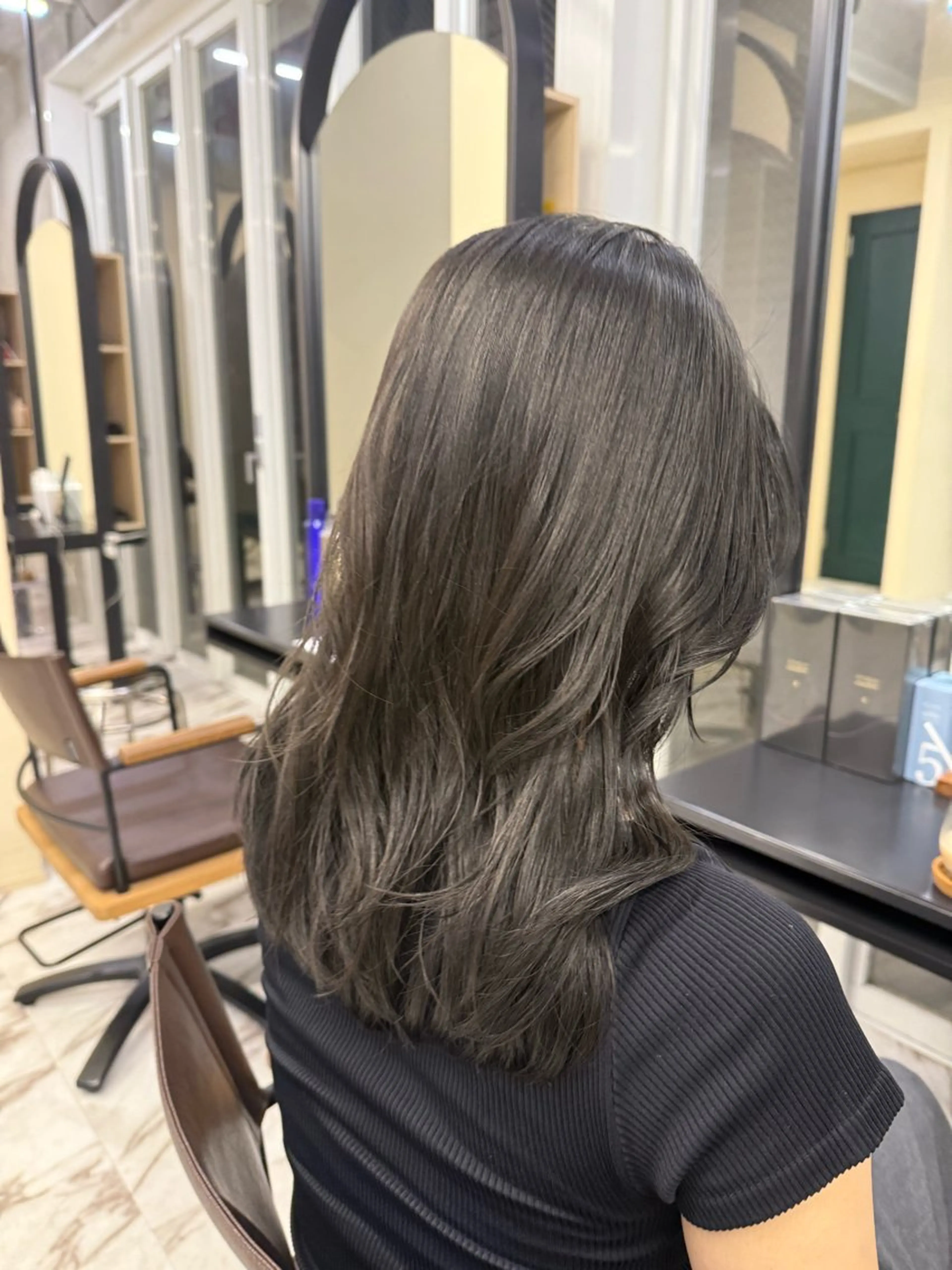 ミディアム カラー GIFT OMOTESANDO所属・秋月 いなのヘアスタイル