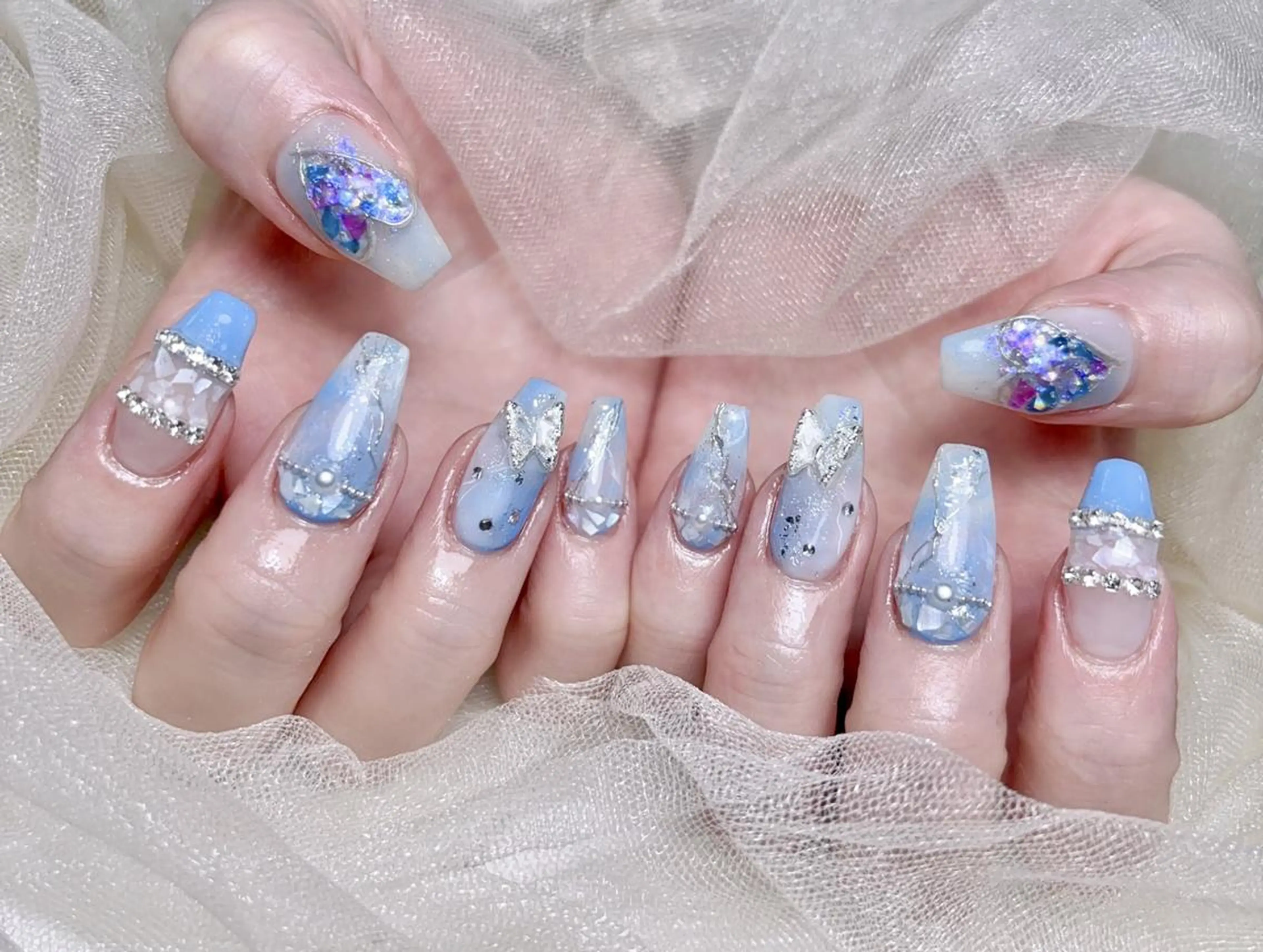 ネイル ハンドネイル ハンドケア Queenie 🦋のネイルデザイン