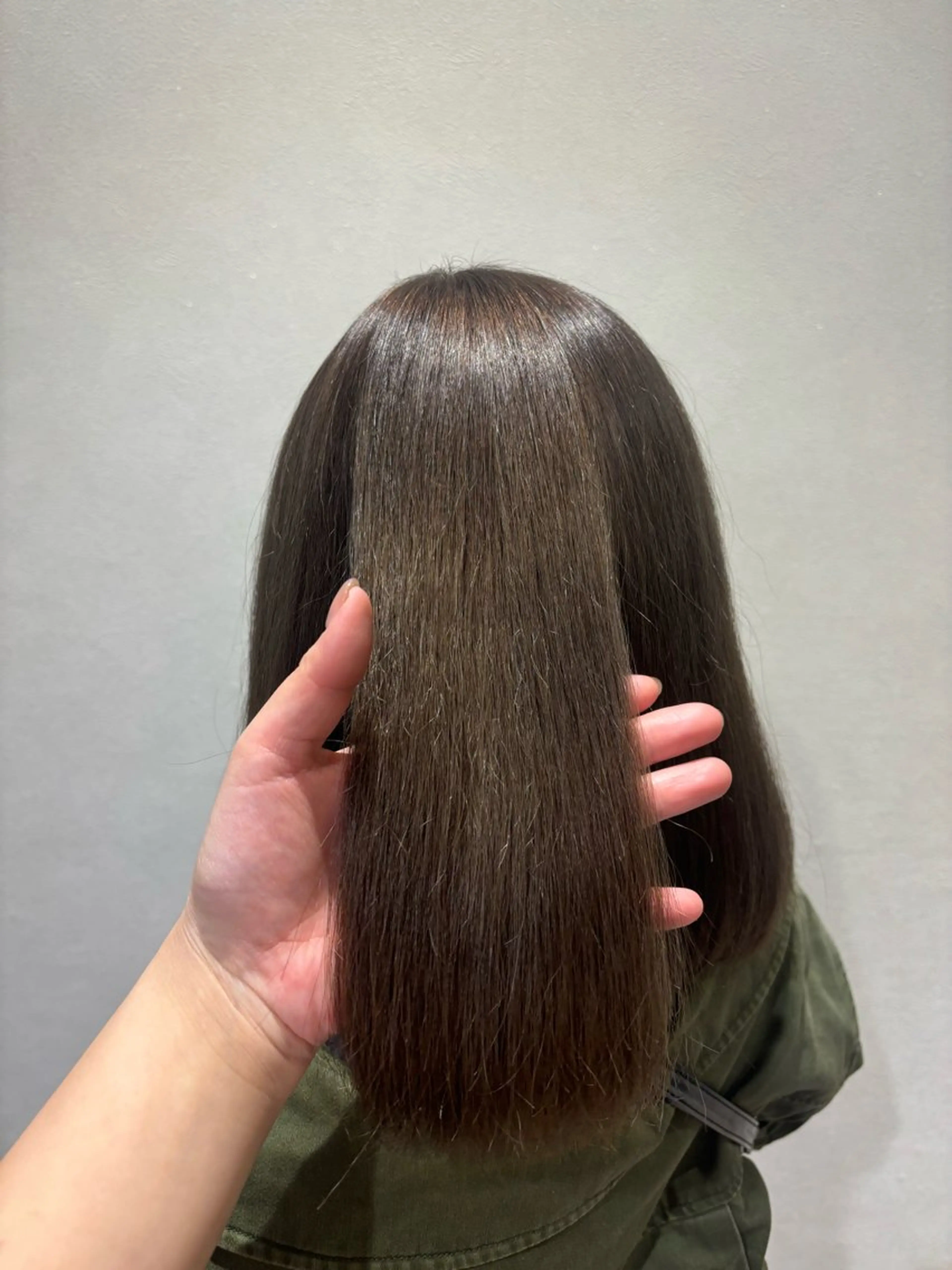 ミディアム カラー ベージュカラー ブリーチ ミルクティーベージュ universe Mizuki🎀のヘアスタイル