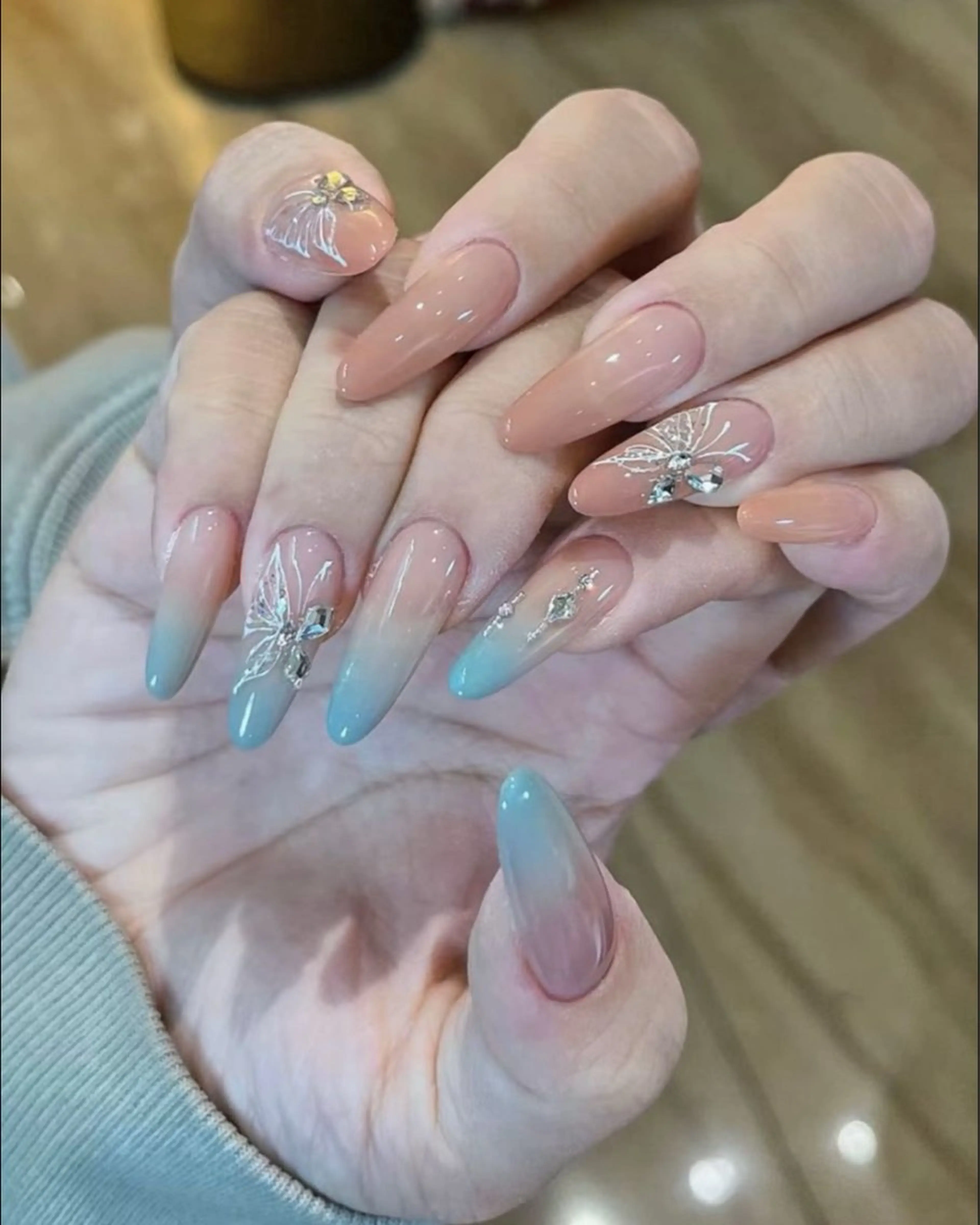 ネイル 長さ出し フレンチネイル 韓国ネイル マグネットネイル マグネットフレンチ ハンドネイル ハンドケア Sun Nail 池袋のエステ・リラクイメージ