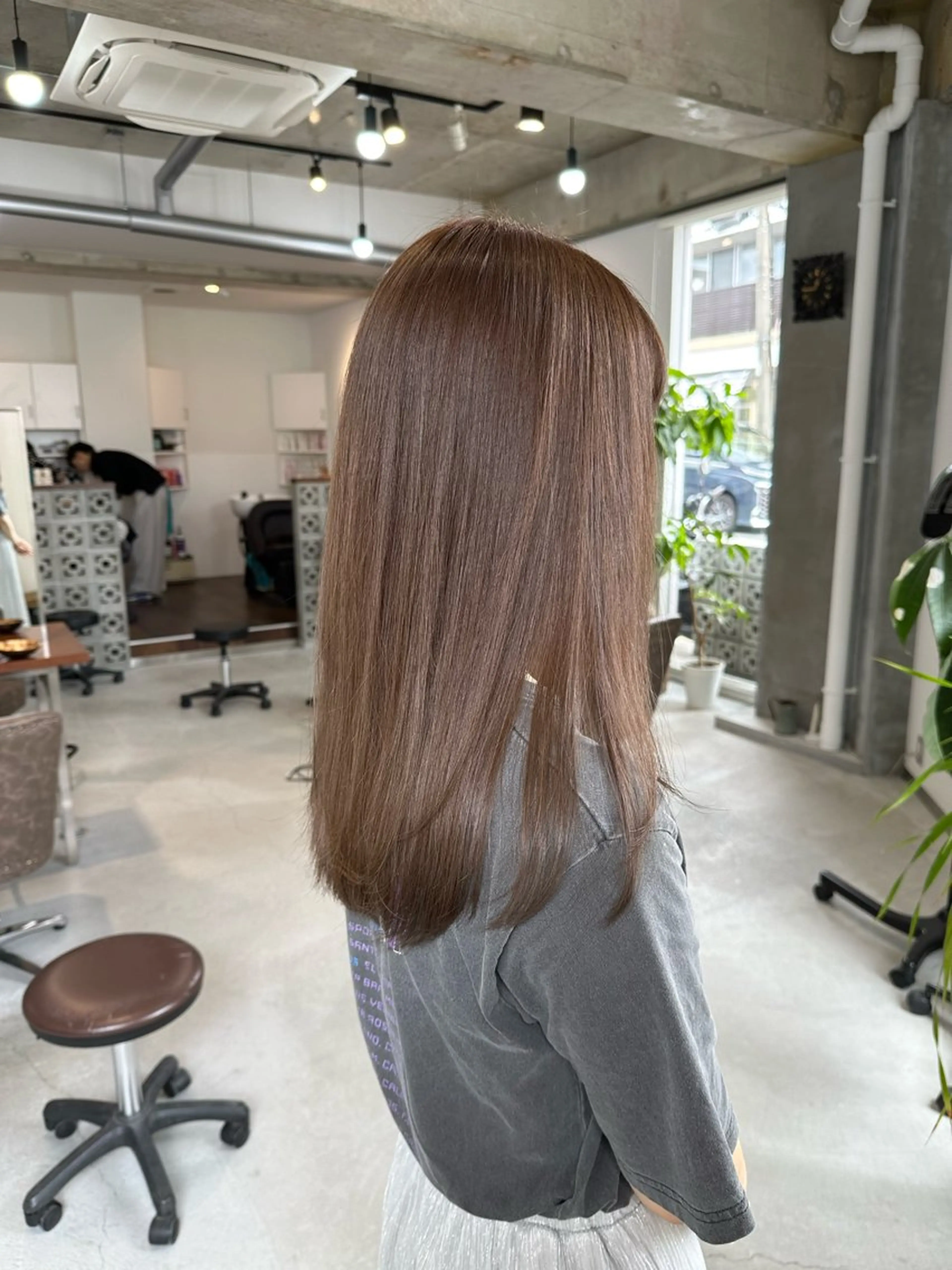 ロング カラー アッシュ アッシュグレー カイリ /レイヤーカットのヘアスタイル