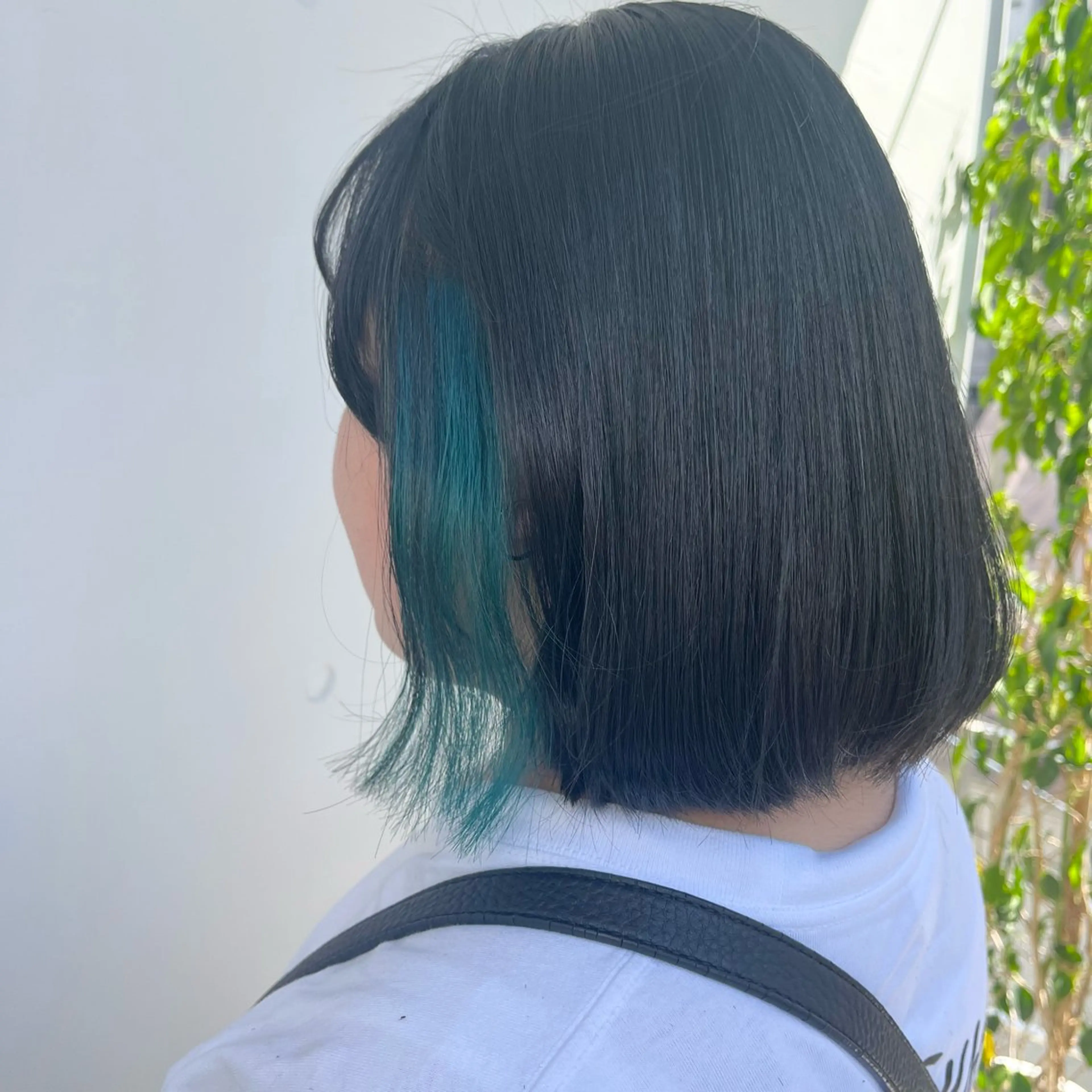 ミディアム カラー 黒髪 ブリーチ ブルーカラー ブルーブラック ケアブリーチ ヘアカラー 藤澤 夏実/インナーカラーのヘアスタイル