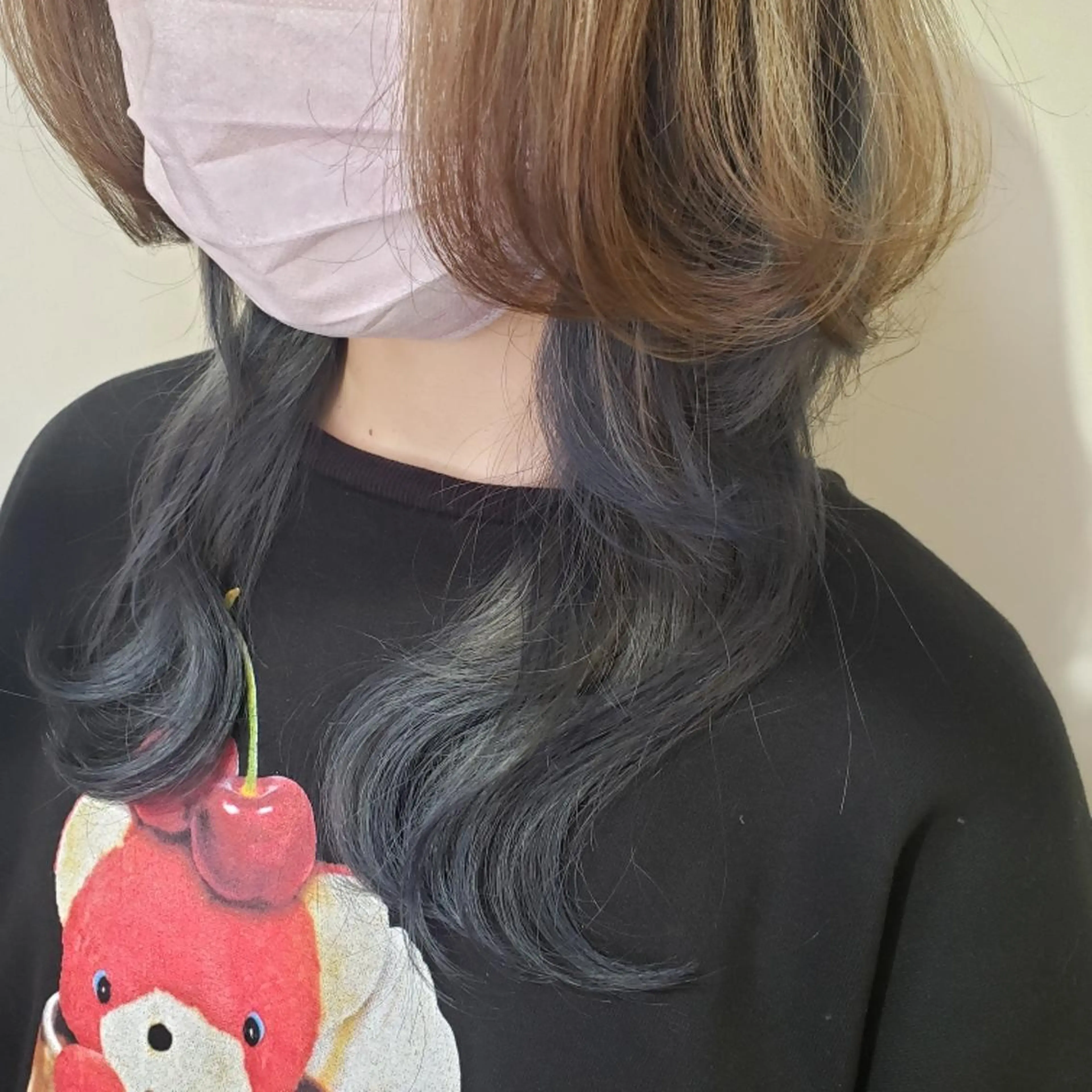 ロング アッシュ アッシュグレー レイヤーカット ウルフカット カット ヘアカラー トリートメント 🇰🇷透明感×ハイ トーン🌟tomoのヘアスタイル