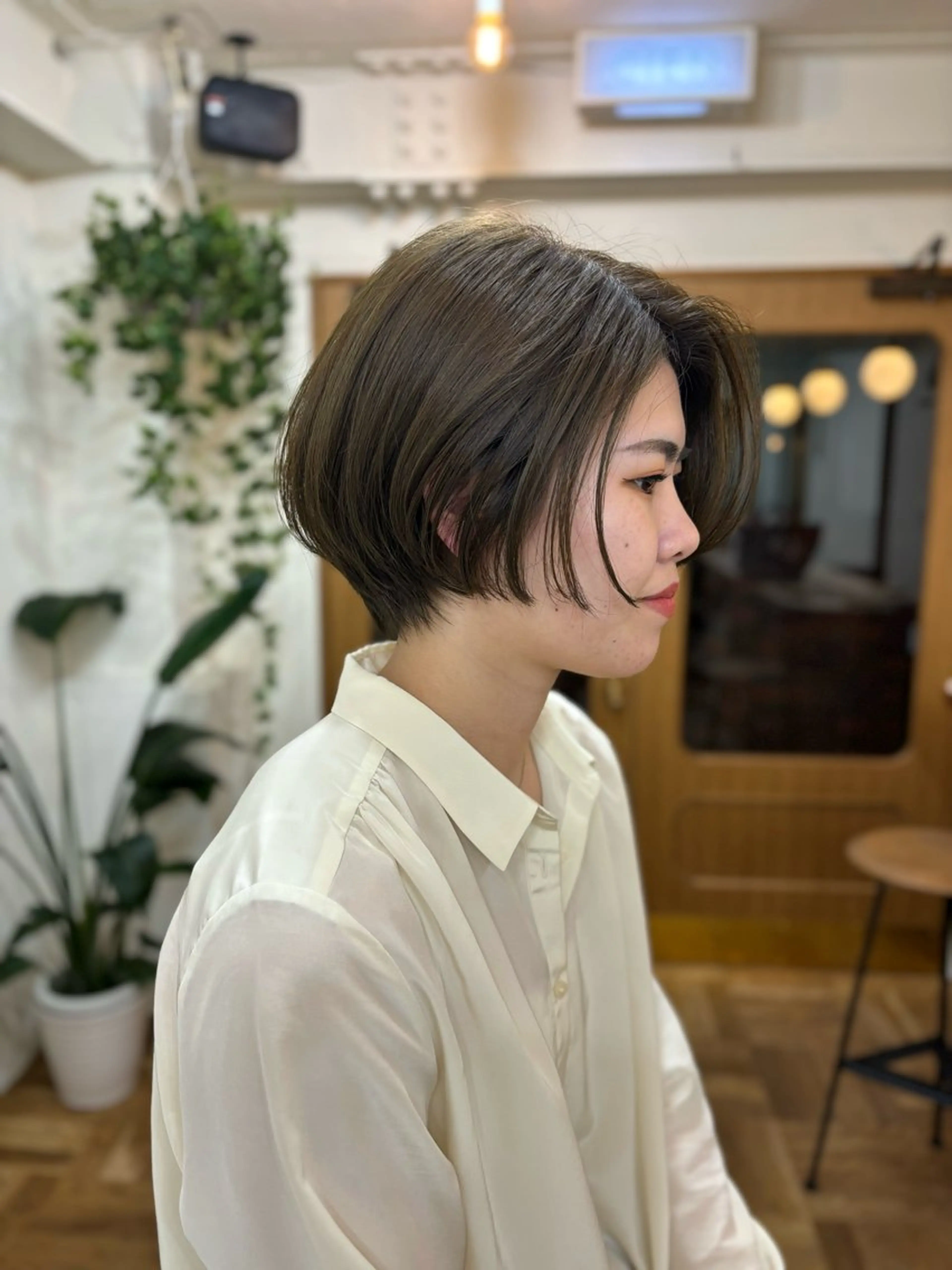ショート カラー ブリーチ 透明感カラー ブリーチなしカラー オリーブカラー ショートヘア カット ヘアカラー CIEN所属・ayano🫧 《CIEN》のヘアスタイル