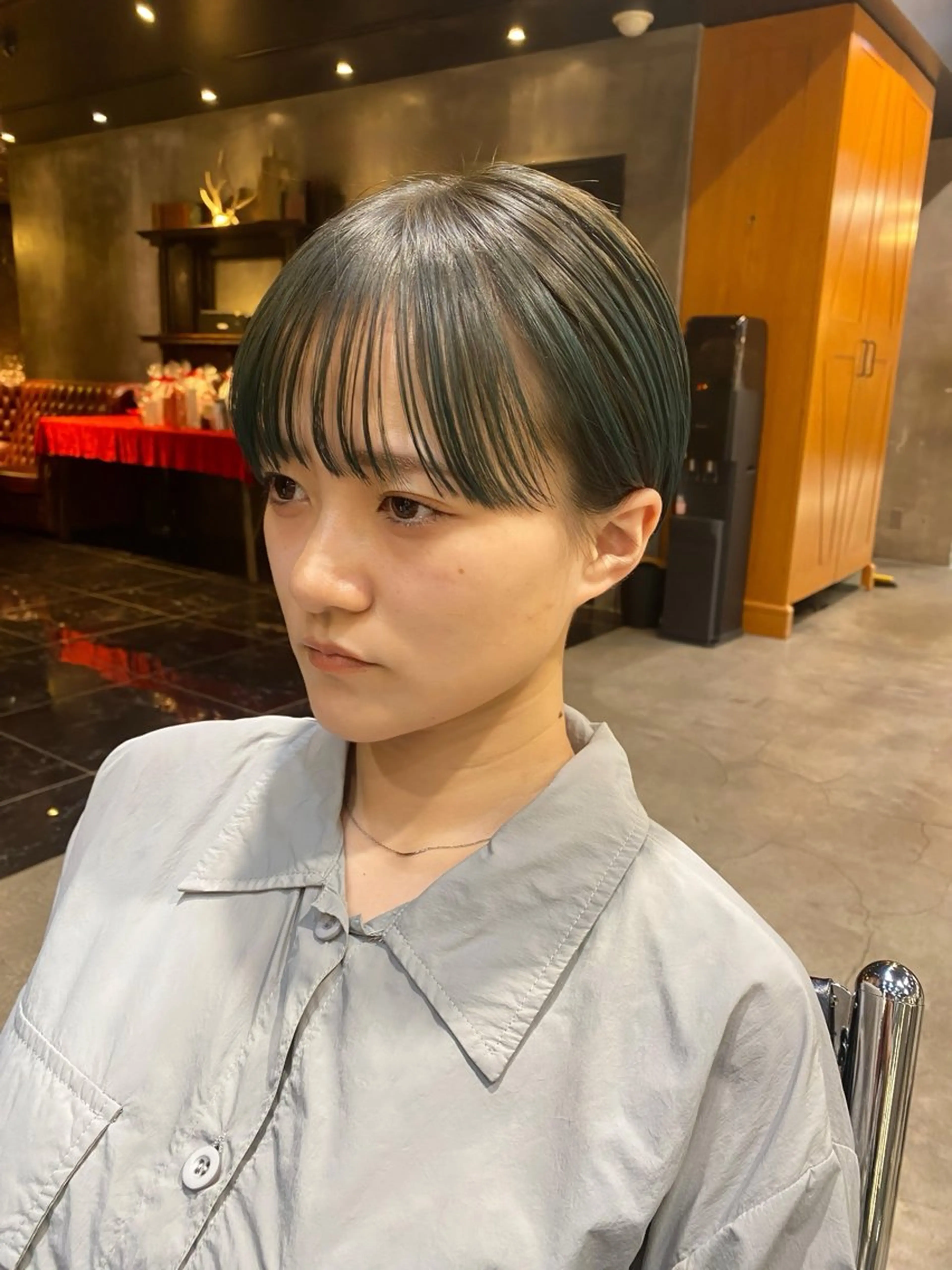 ショート カラー グレージュ カーキグレージュ ショートヘア ブリーチなしダブル カラー🧸🐺陽介のヘアスタイル