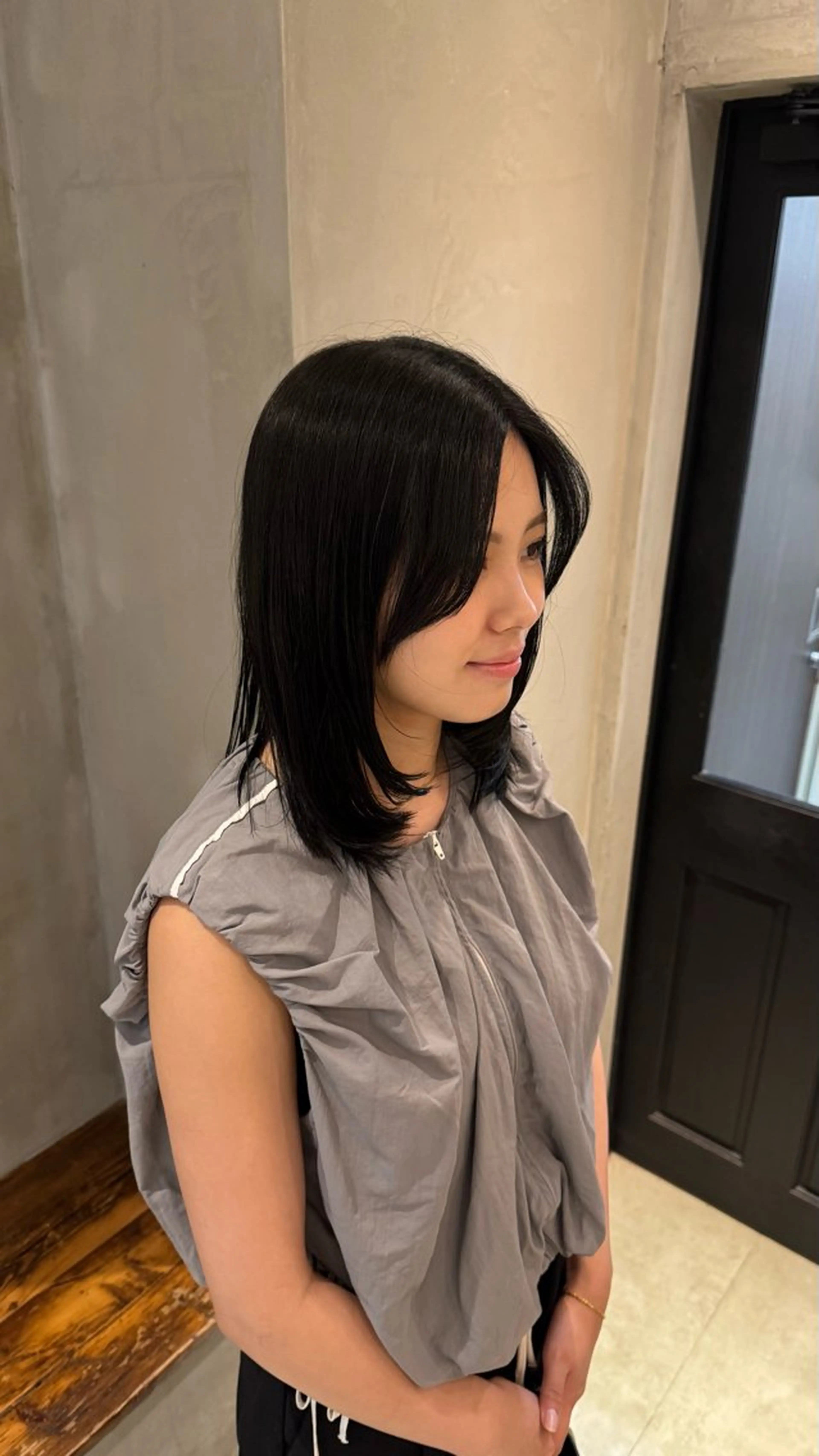 ミディアム 顔周りカット 伸ばしかけ レイヤーカット 小顔カット 外ハネヘア カット ヘアカラー トリートメント KOKI/ボブ/顔ま わりレイヤー/新宿のヘアスタイル