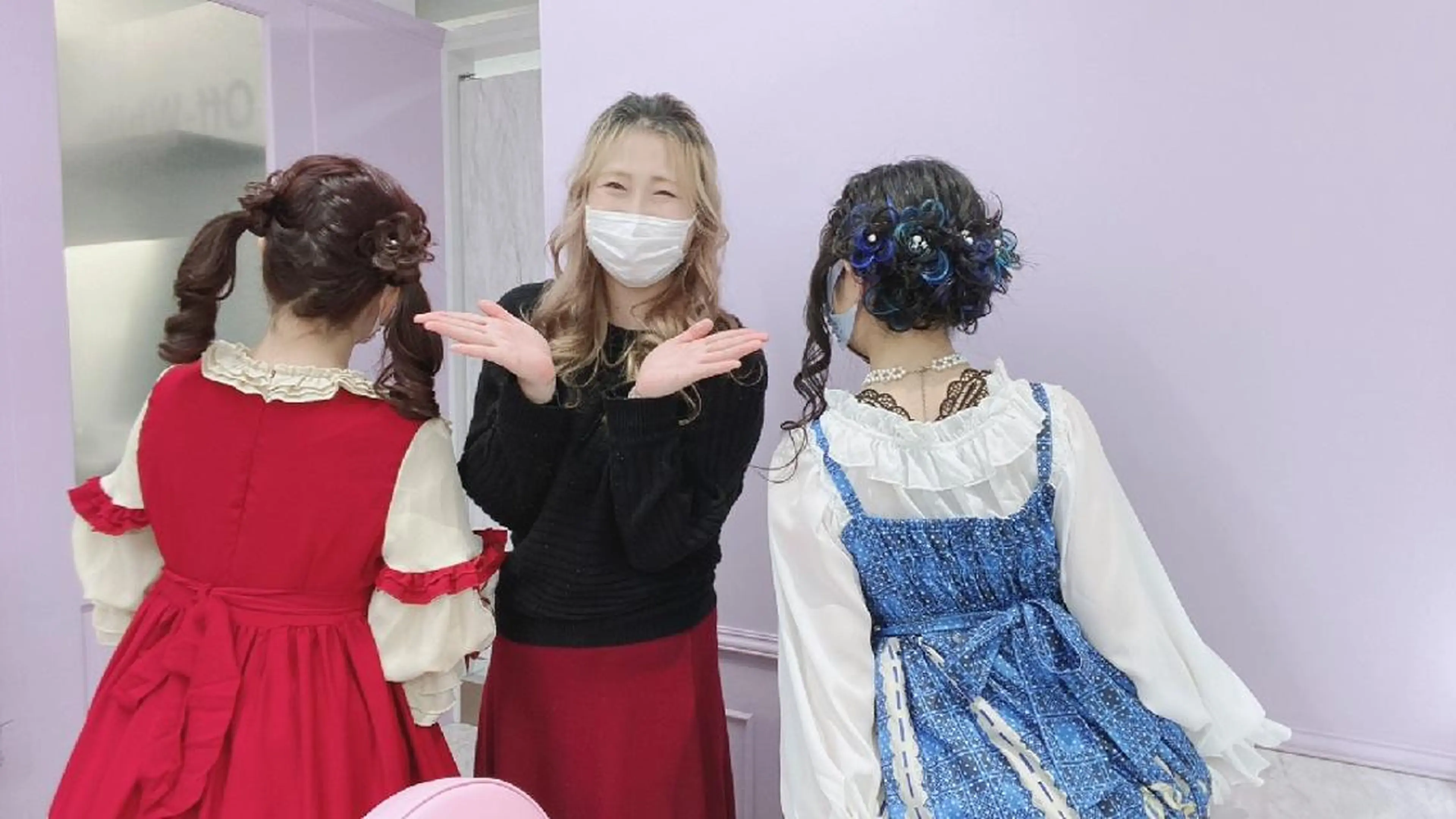 セミロング エクステ LUXBE GALLERY なんば駅前店所属・ラックスビーギャラリ ー AKICOのヘアスタイル