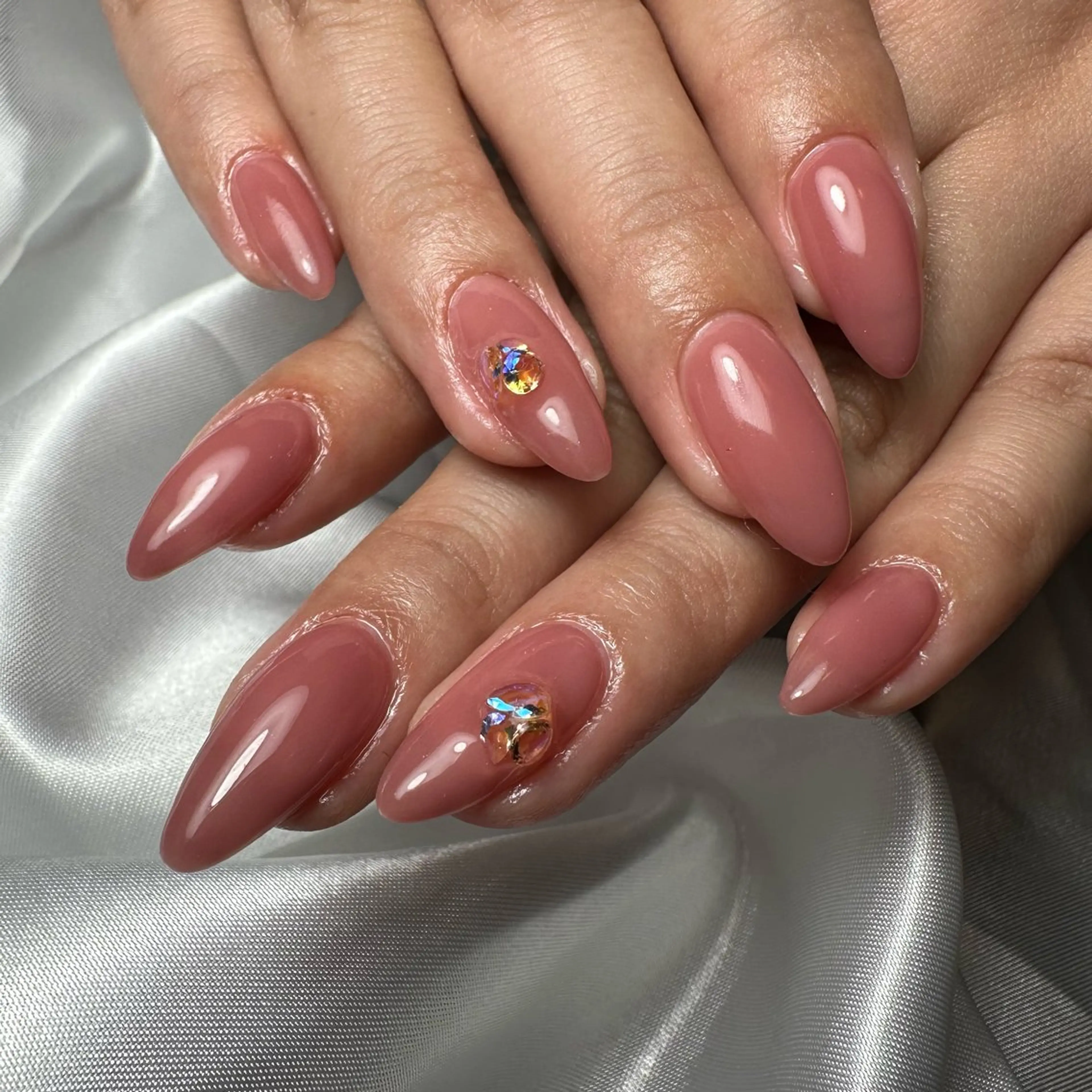 ネイル オフィスネイル ピンク ストーンネイル nail salon 凪/ネイル/耳ツボのネイルデザイン