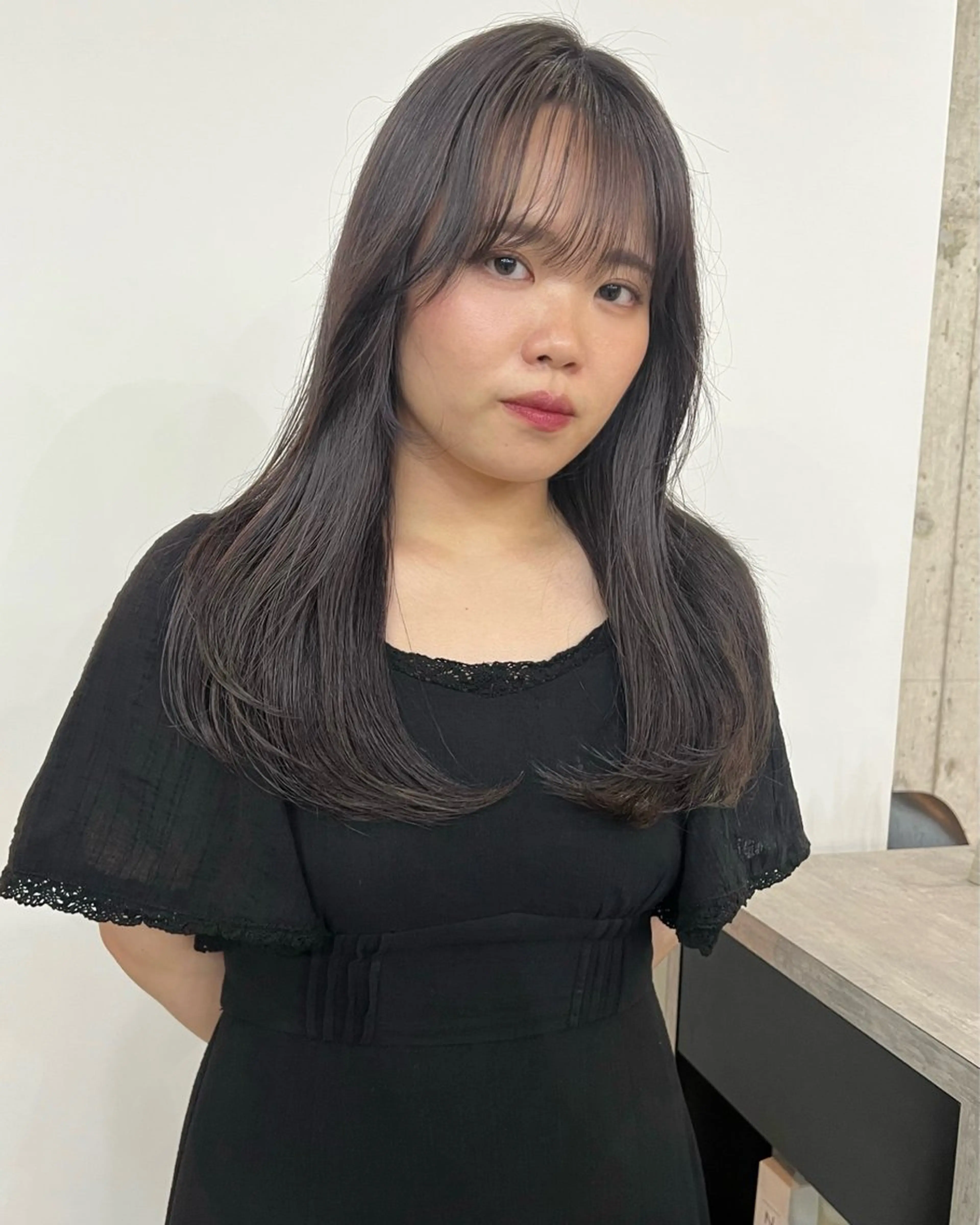 ロング レイヤーカット 切りっぱなしボブ/ ブリーチカラー/大塚のヘアスタイル