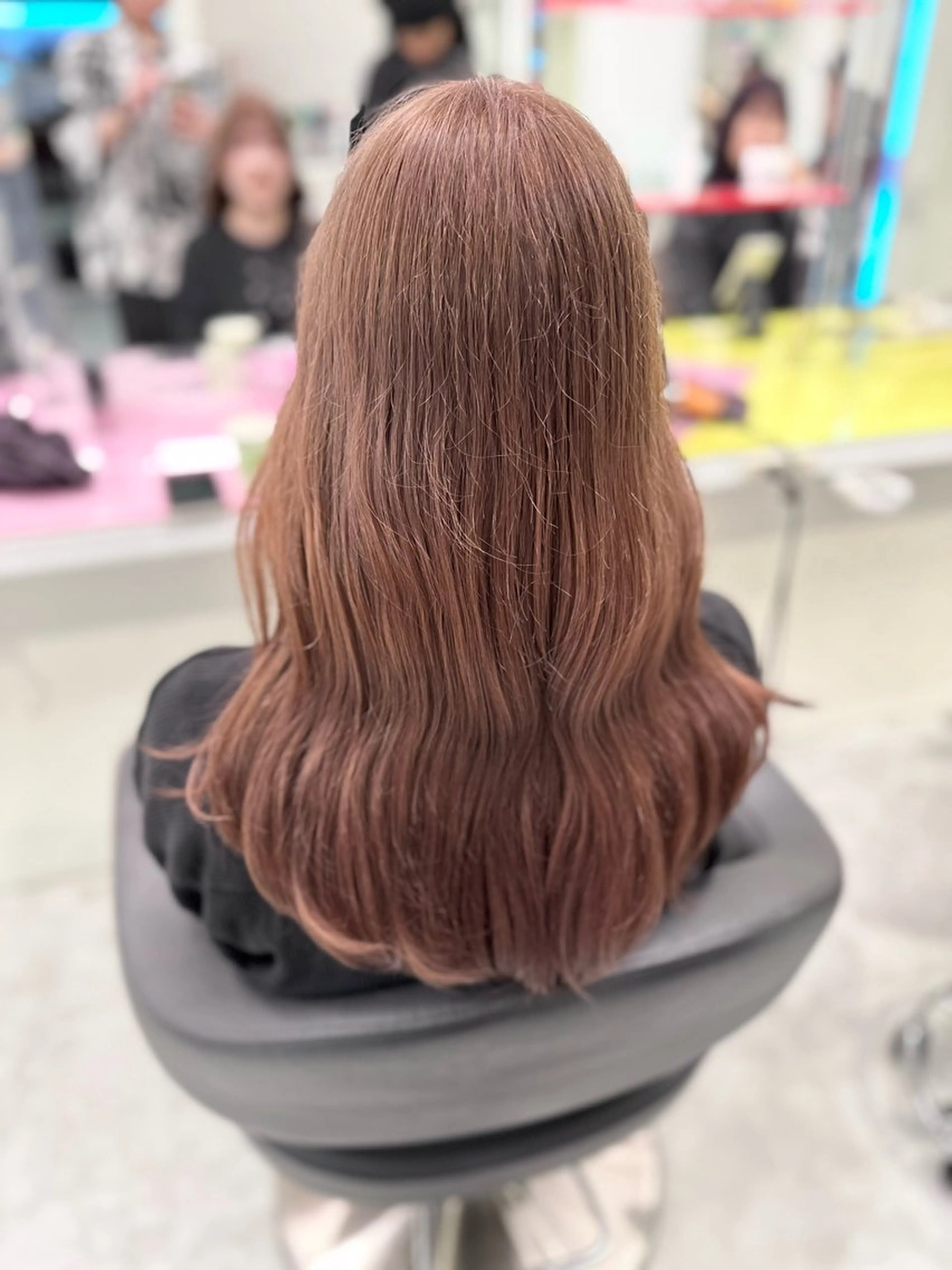セミロング カラー ヘアアレンジ ブラウンカラー 透明感カラー くすみブラウン マロンブラウン ヘアカラー トリートメント ヘアセット 🩵ダメージレス艶感 ハイトーン🩷のヘアスタイル