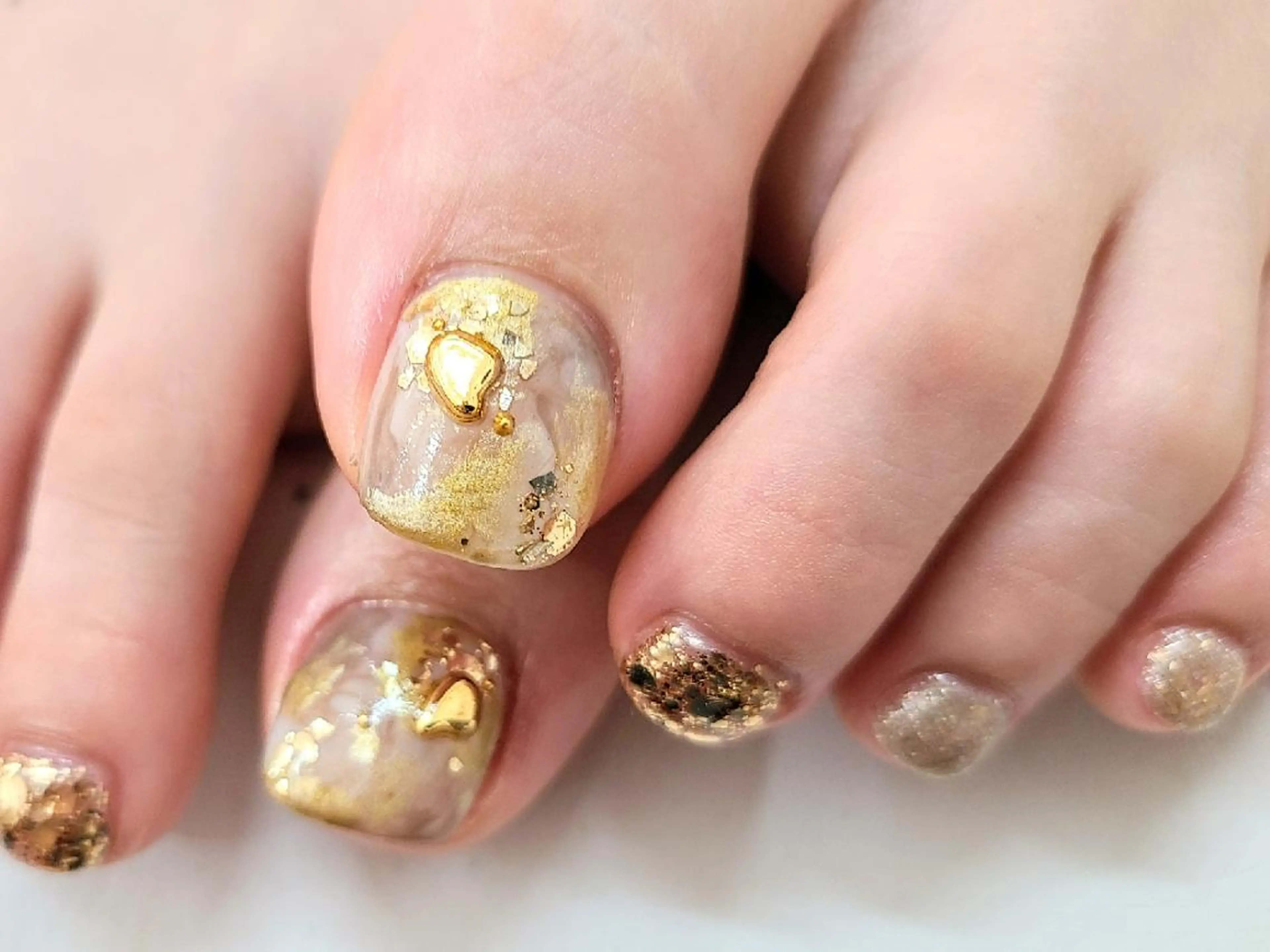 ネイル ゴールド ラメ(グリッター) ニュアンスネイル フットネイル NOGUCHI  KANAのネイルデザイン
