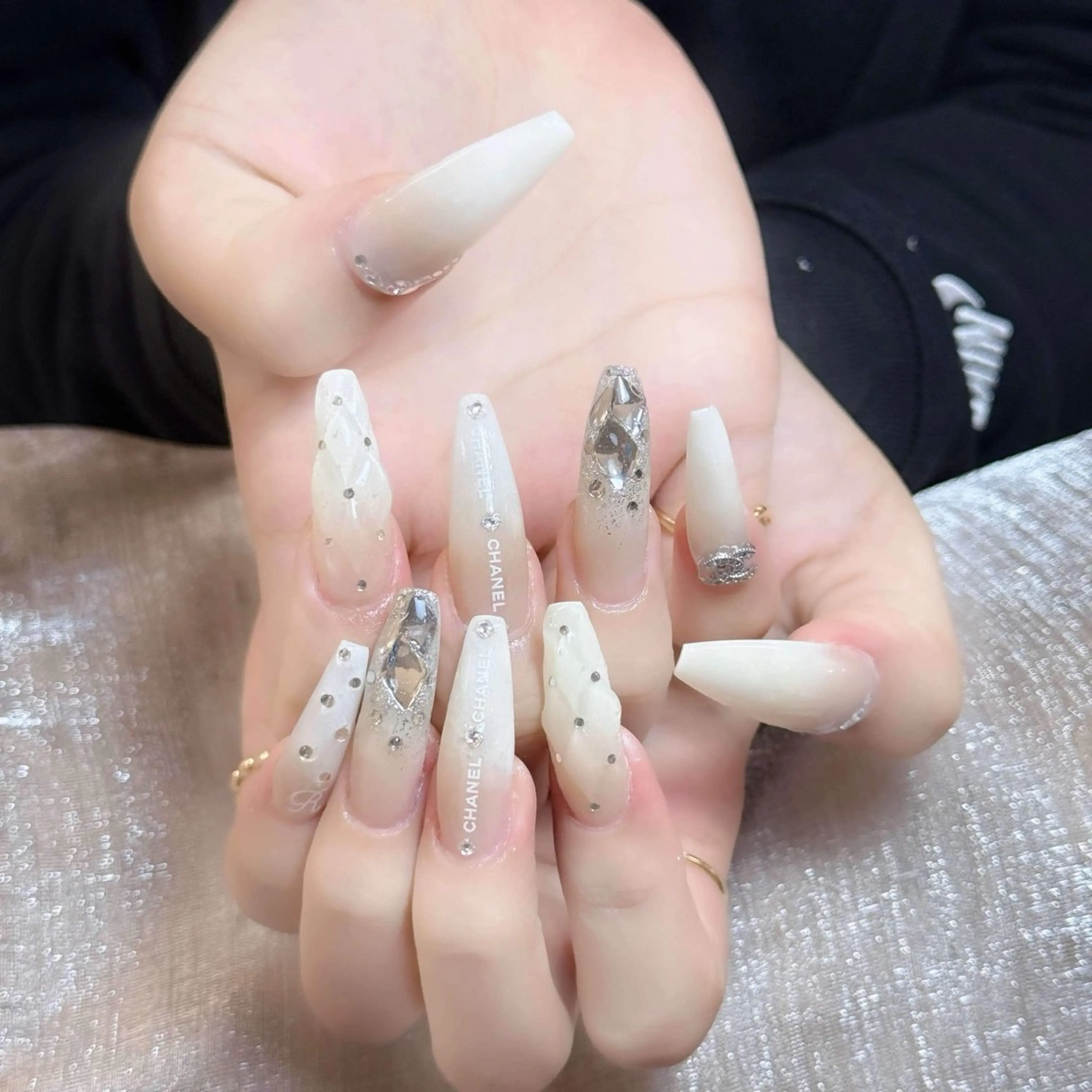 ネイル チークネイル フレンチネイル ジェルネイル ガラスフレンチ 韓国ネイル ハンドネイル ハンドケア Anh Nail 歌舞伎町のネイルデザイン