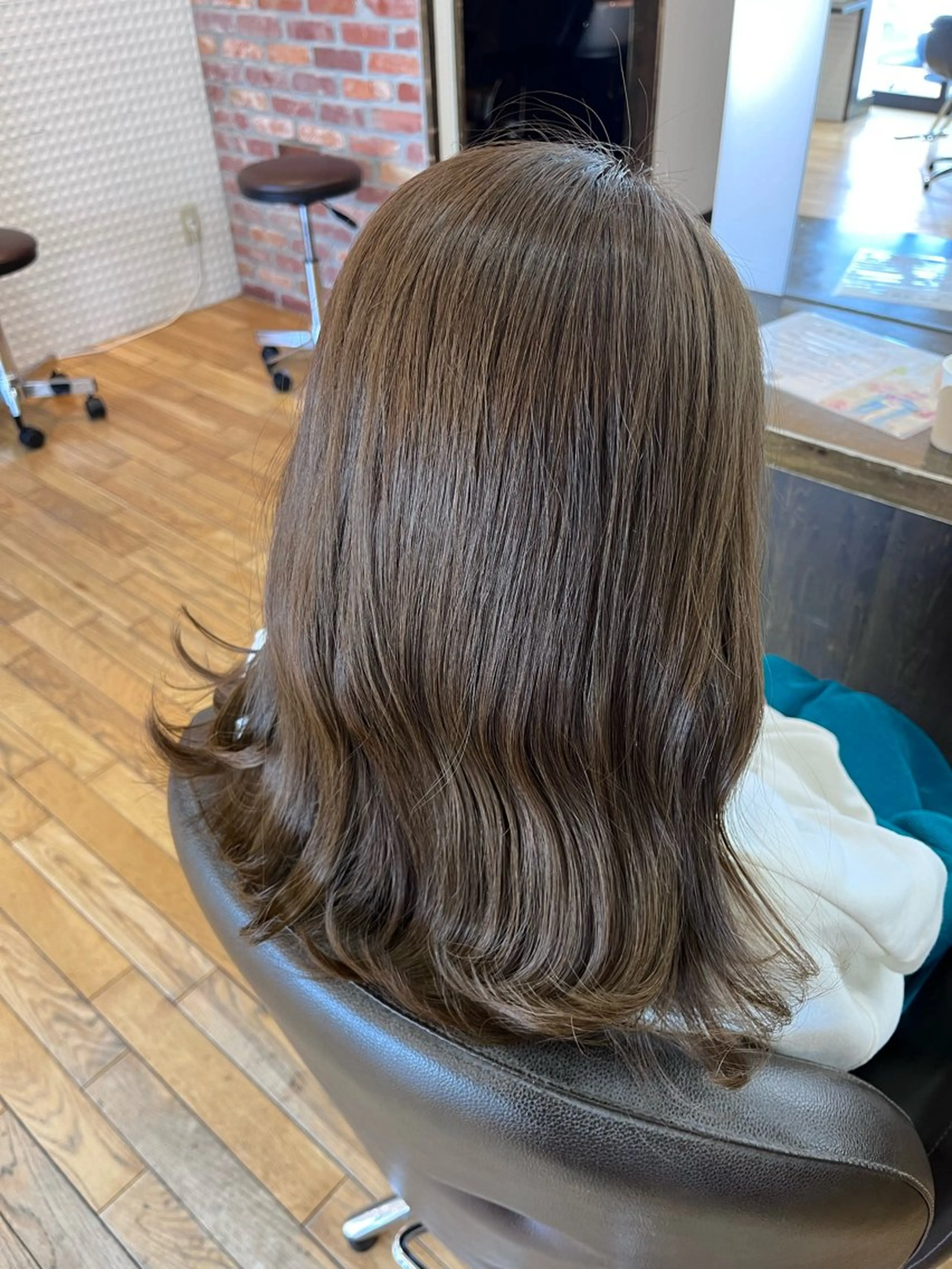 ミディアム ヘアカラー トリートメント 透明感美肌カラー/ 岡田澪香のヘアスタイル
