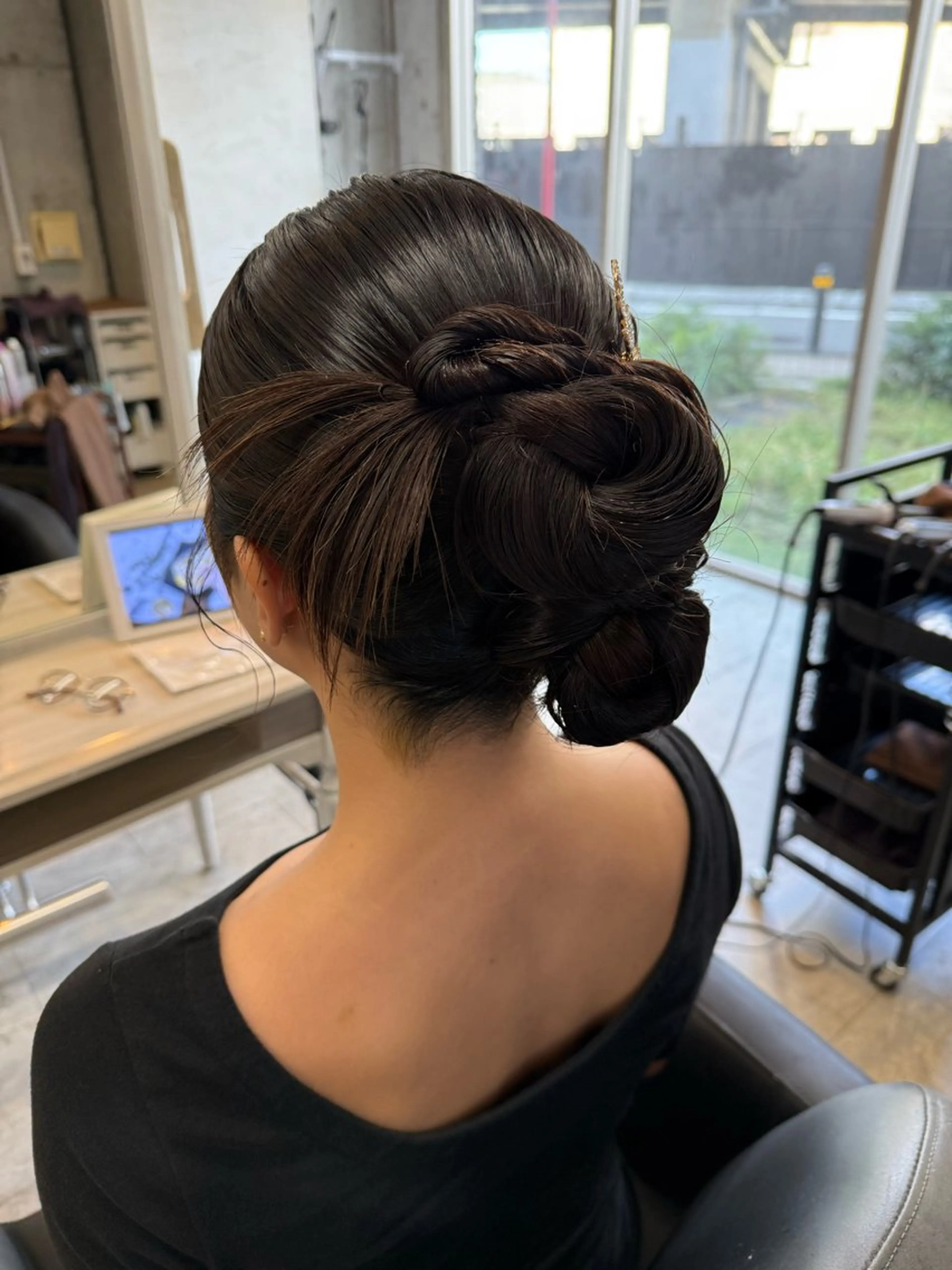 ロング ヘアアレンジ 女性に人気♪ はやしほのかのヘアスタイル