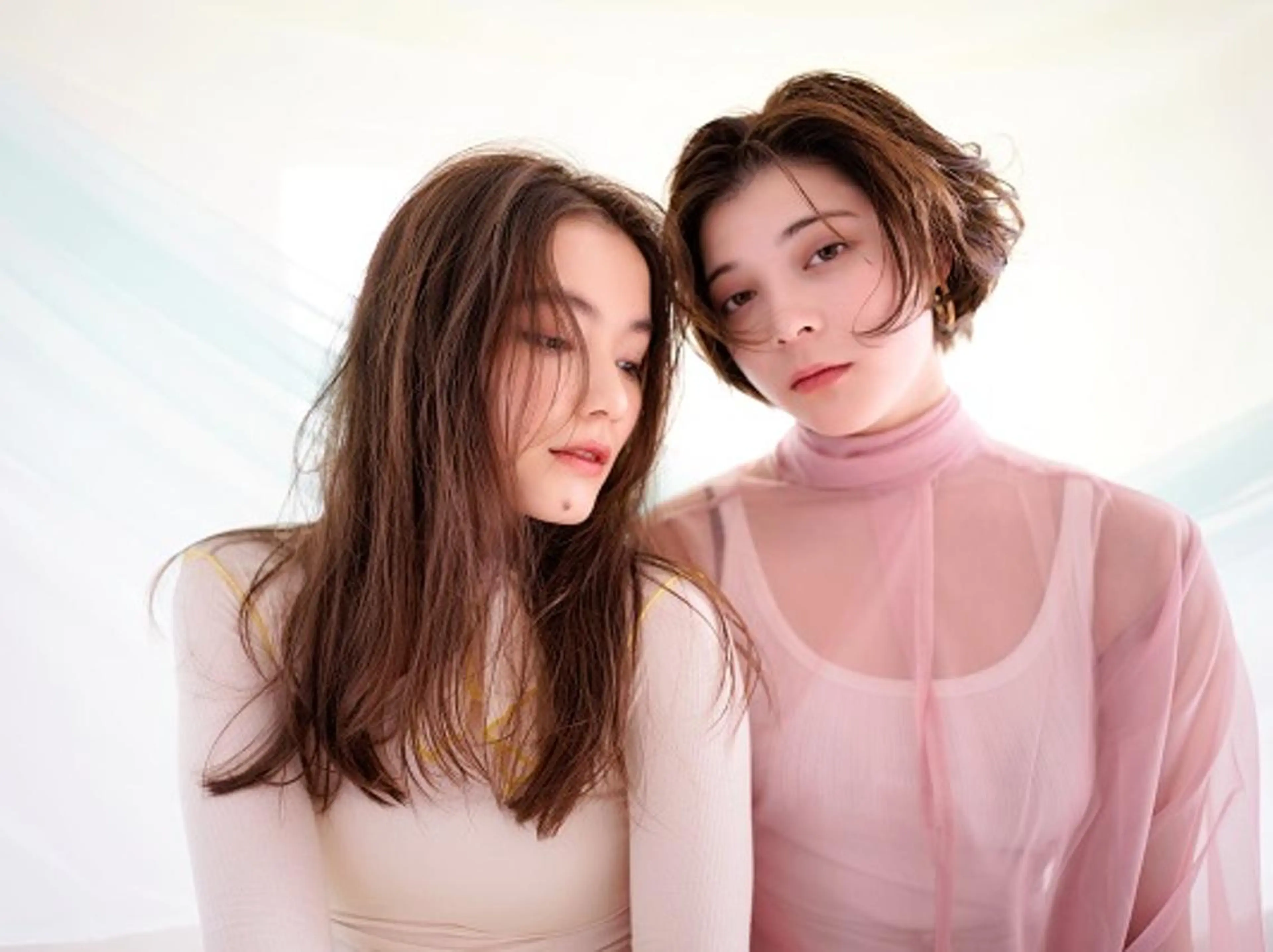 ミディアム カラー パーマ ヘアアレンジ アディクシーカラー アッシュ バレイヤージュ ベージュカラー ブリーチ newi grande 横浜店のヘアスタイル