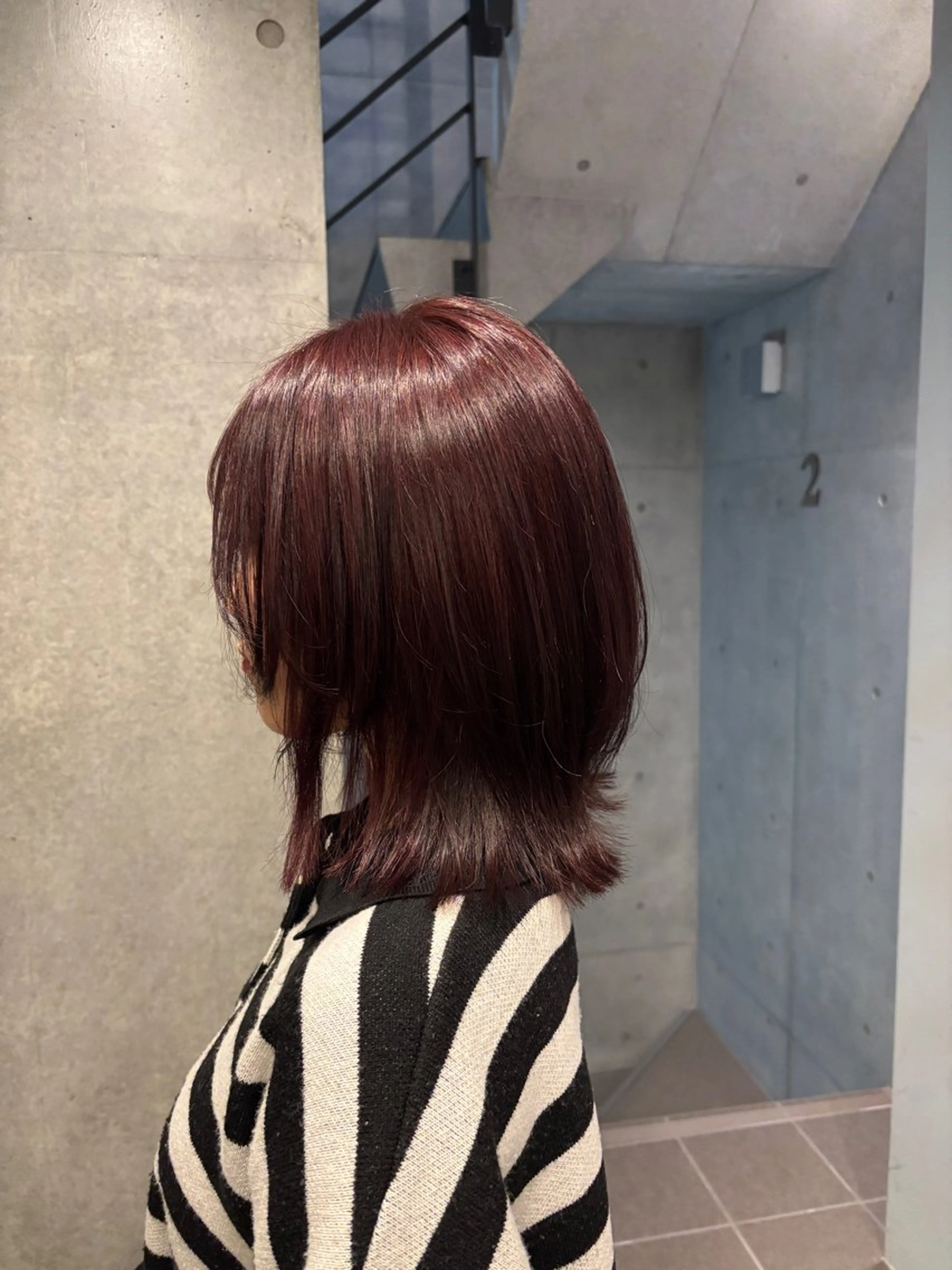ミディアム カラー カシス レイヤーカット ヘアカラー トリートメント noa ♡のヘアスタイル