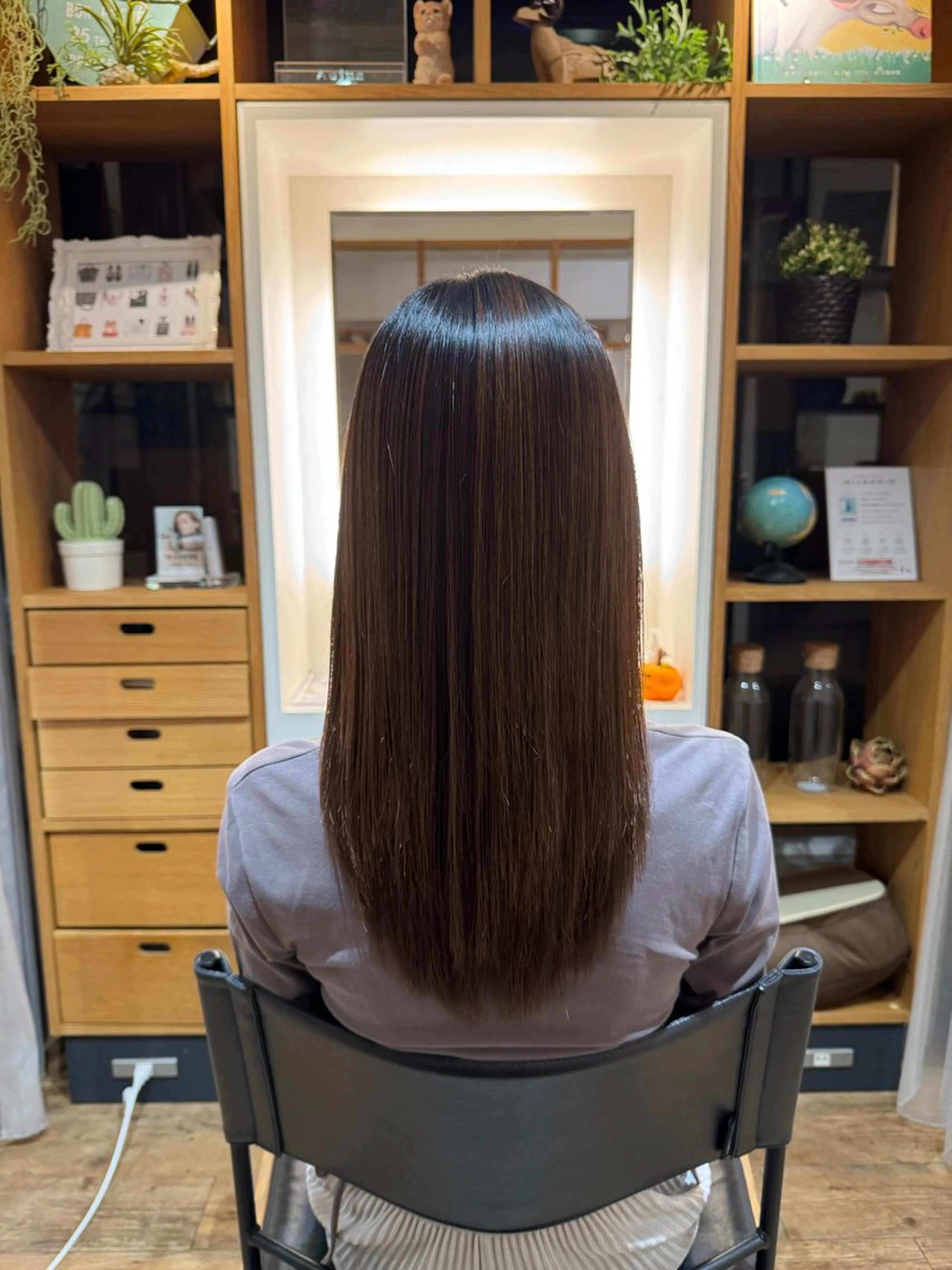 セミロング カット 縮毛矯正 トリートメント afloatkobe所属・美髪/髪質改善 川口凌弥のヘアスタイル