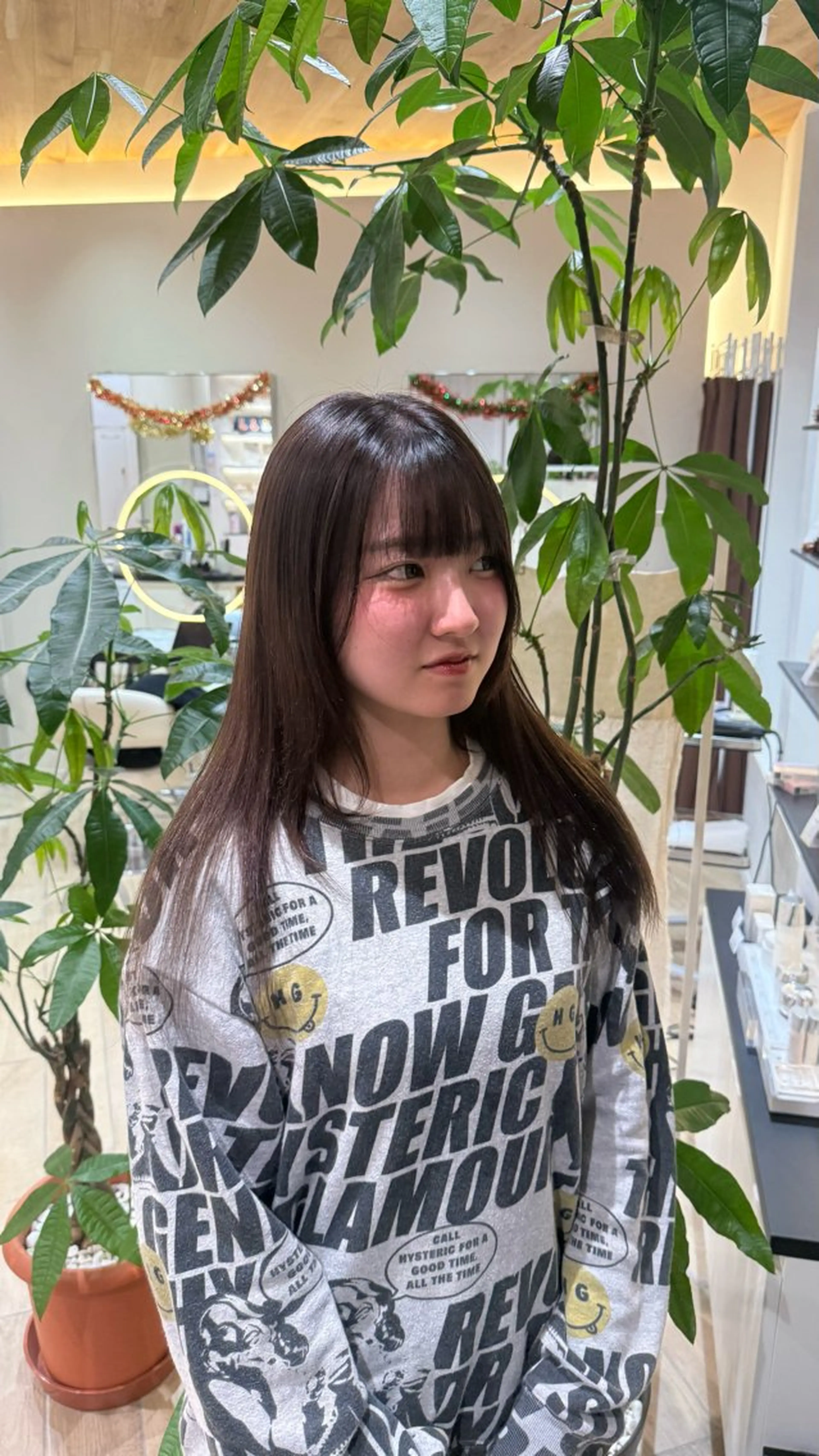 セミロング カラー カット ヘアカラー トリートメント 艶髪/似合わせカラー ️🫧りの️🫧のヘアスタイル