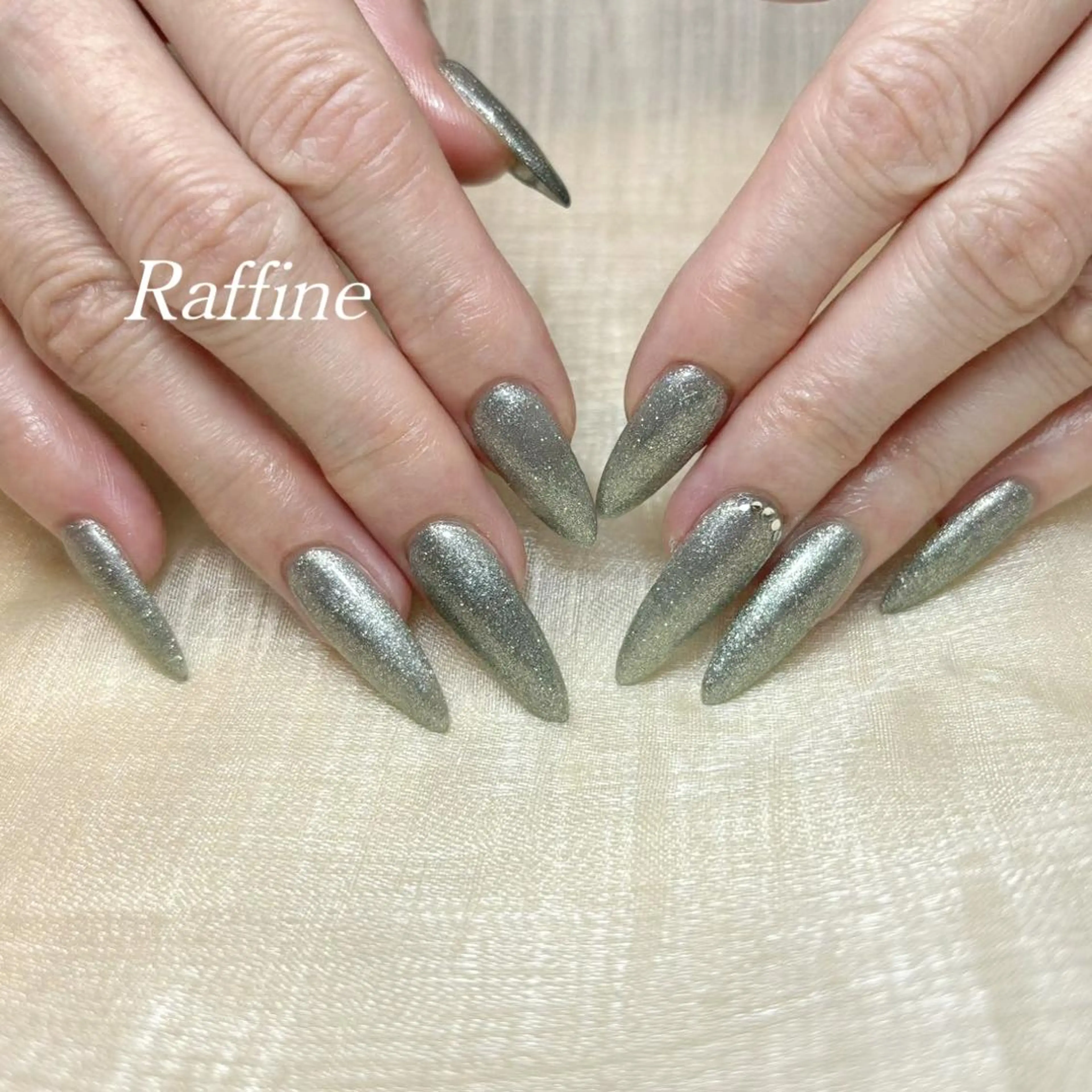 ネイル RAFFINE 月🦋🩵のネイルデザイン