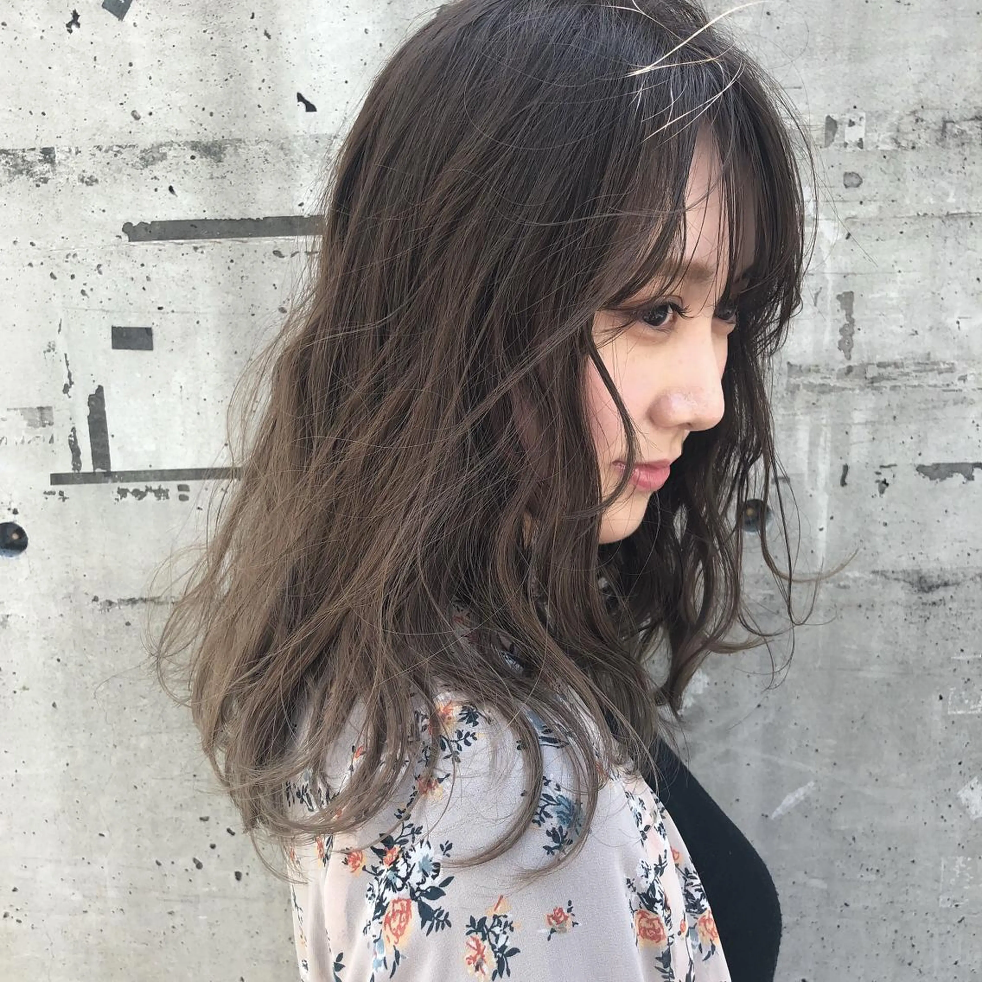 ロング カラー 横山 莉奈のヘアスタイル