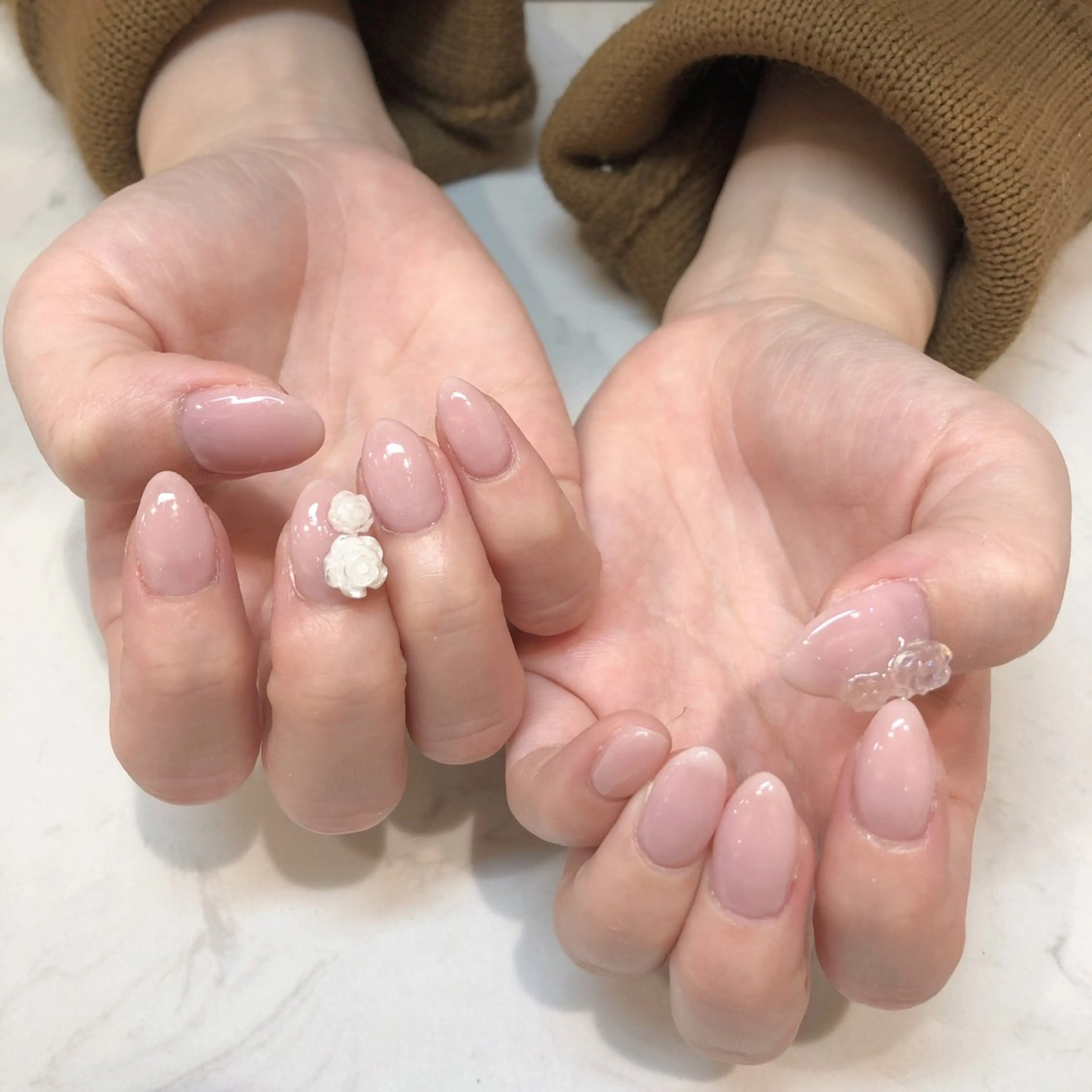 ネイル Raviy  新宿店所属・わたなべ あやかのネイルデザイン