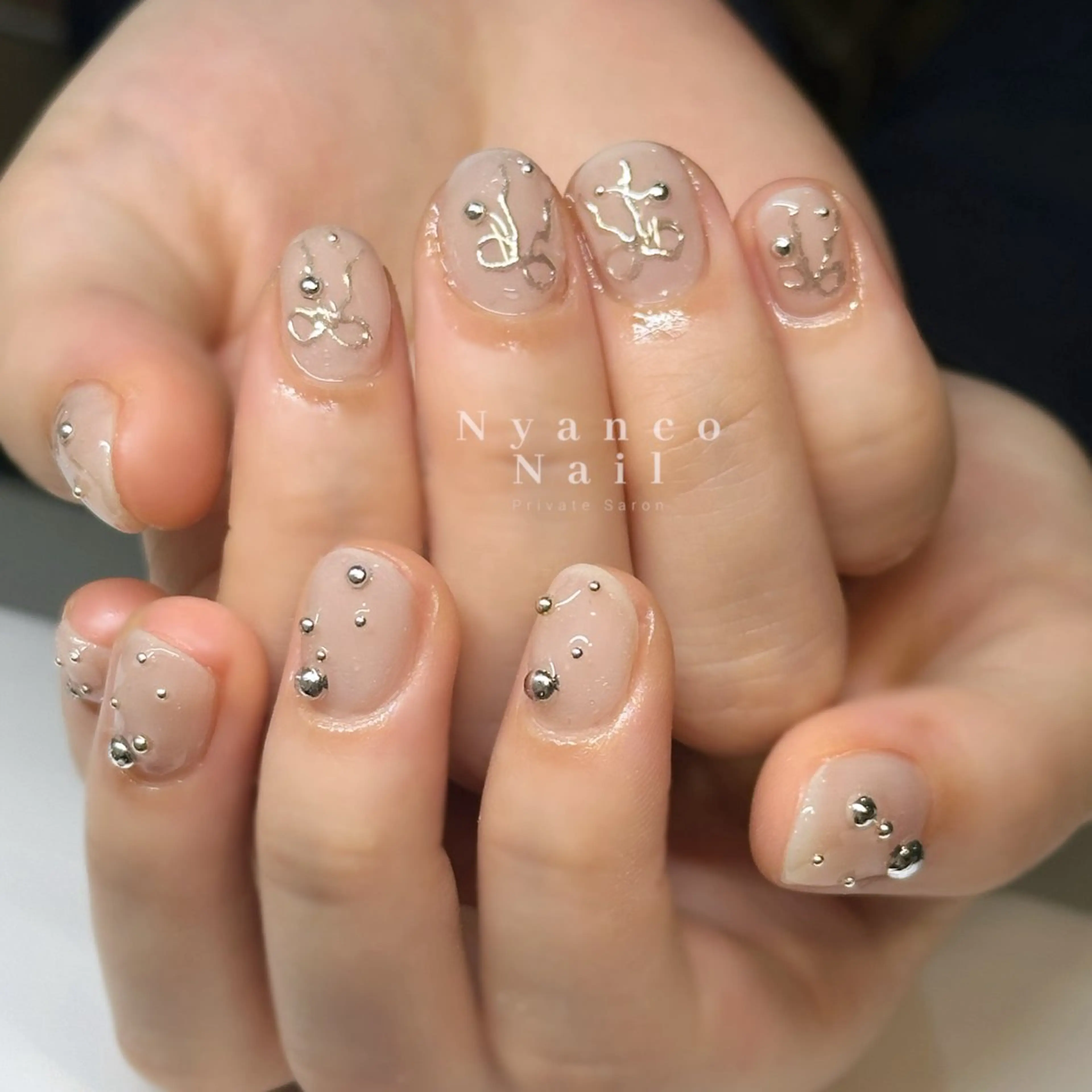 ネイル ジェルネイル ワンカラーネイル リボン シルバー 春ネイル Nyanco Nailのネイルデザイン