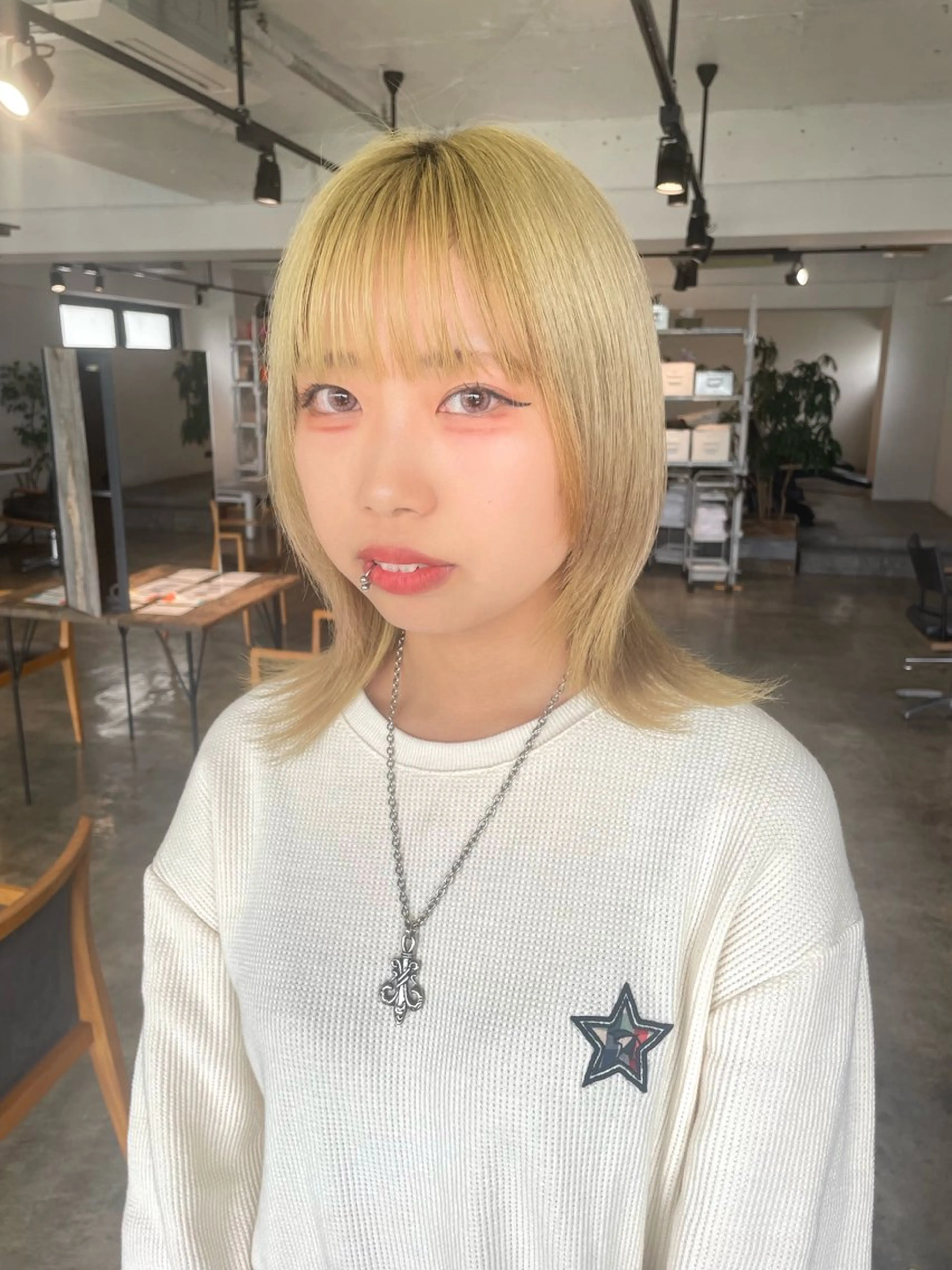 ミディアム カラー ブリーチ ケアブリーチ ダブルカラー ハイトーンカラー イエローカラー 暖色カラー🍒 ケアブリーチ/akiのヘアスタイル