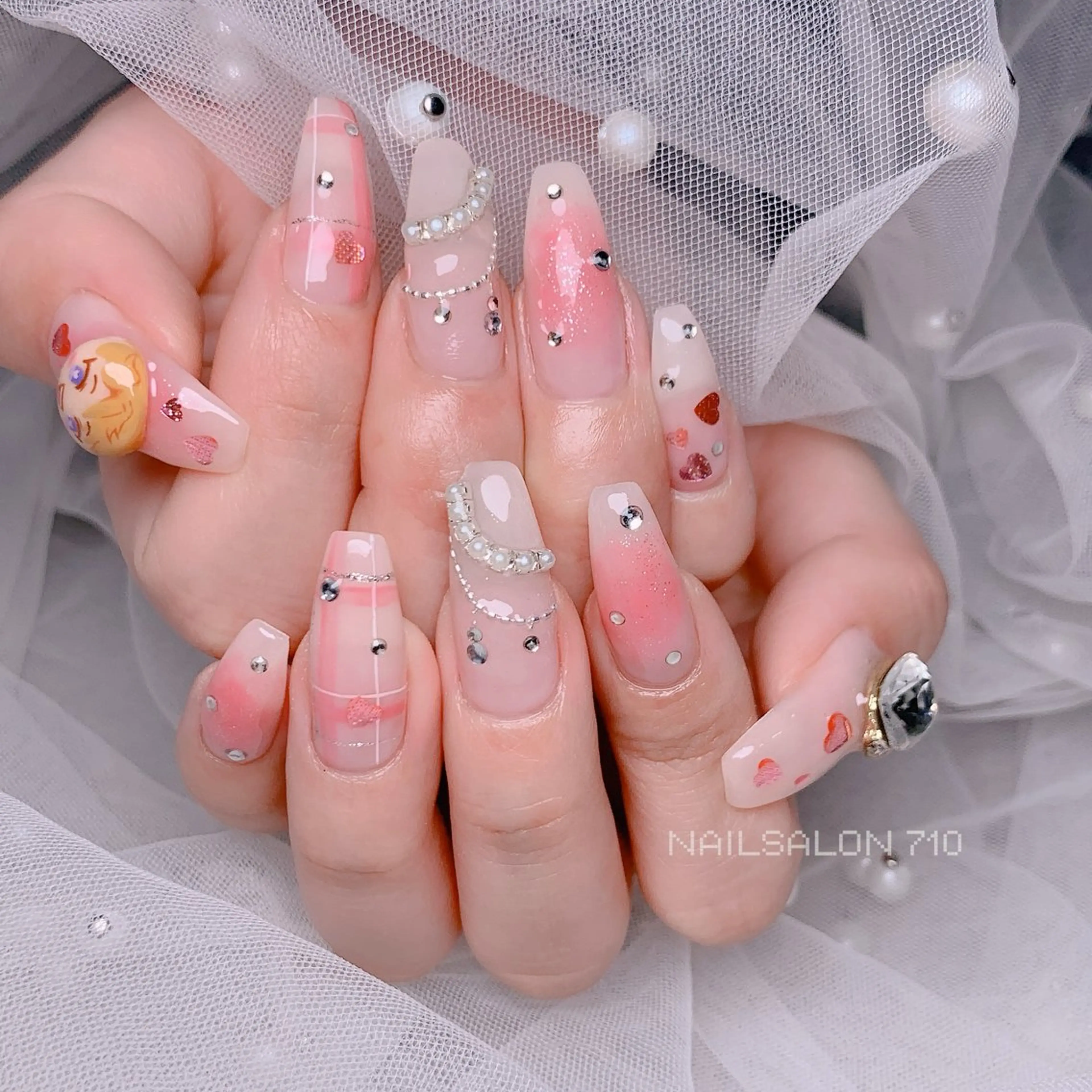 ネイル ハンドネイル フットネイル ナナイチゼロ I.Naoのネイルデザイン