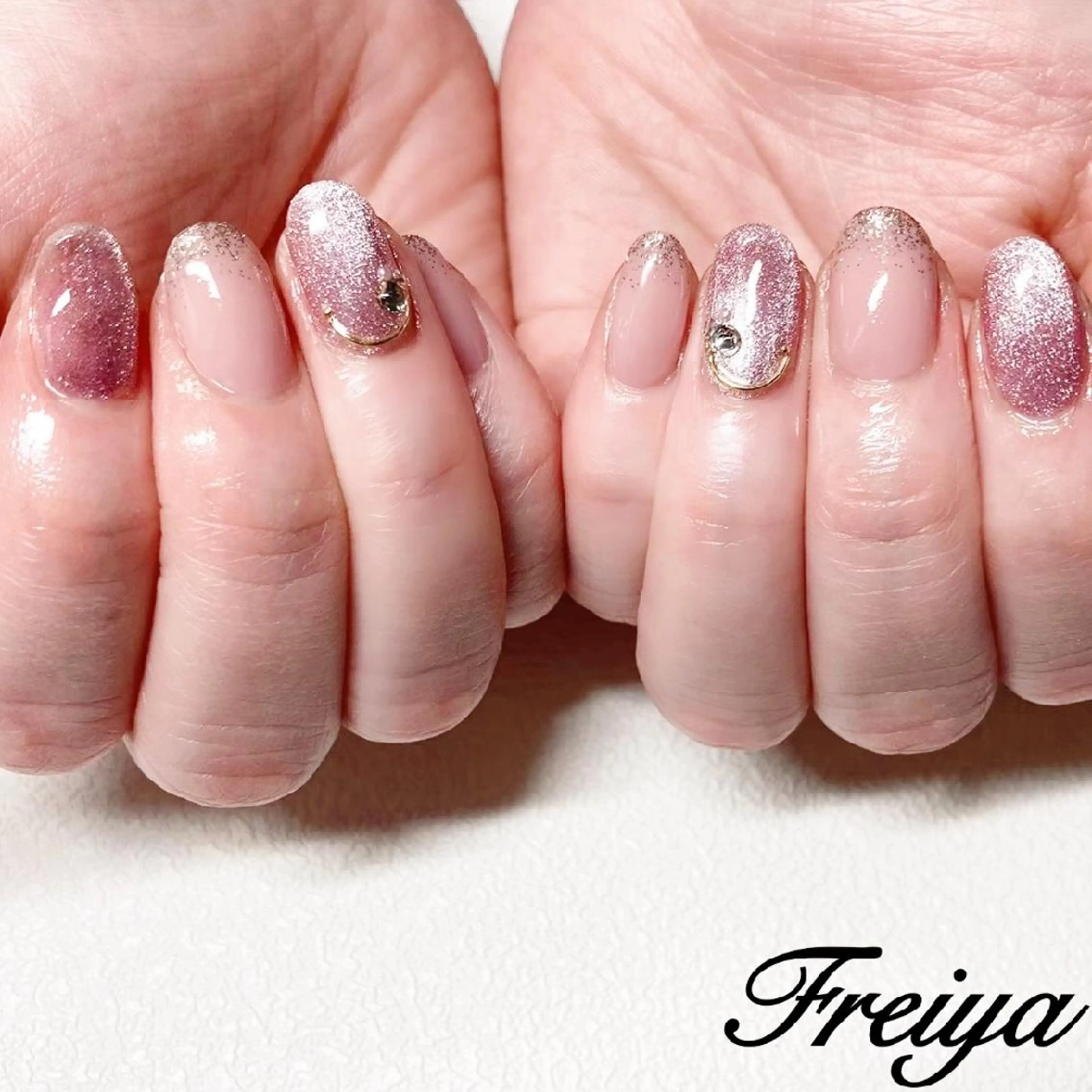 ネイル FREIYA所属・FREIYA マツエク、ネイルの眉毛・アイブロウイメージ