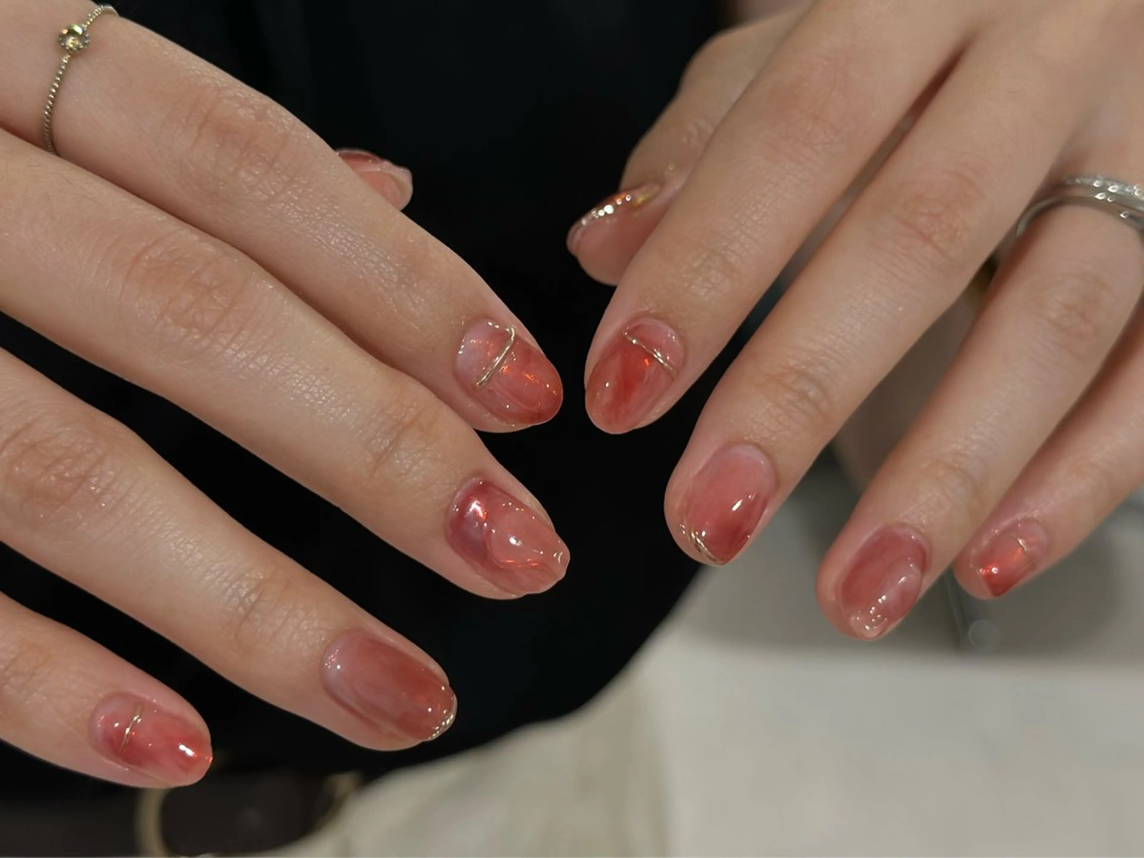 ネイル ゴールド 持ち込み ニュアンスネイル 赤色 ハンドネイル ANOVA所属・ANOVA アノヴァのネイルデザイン
