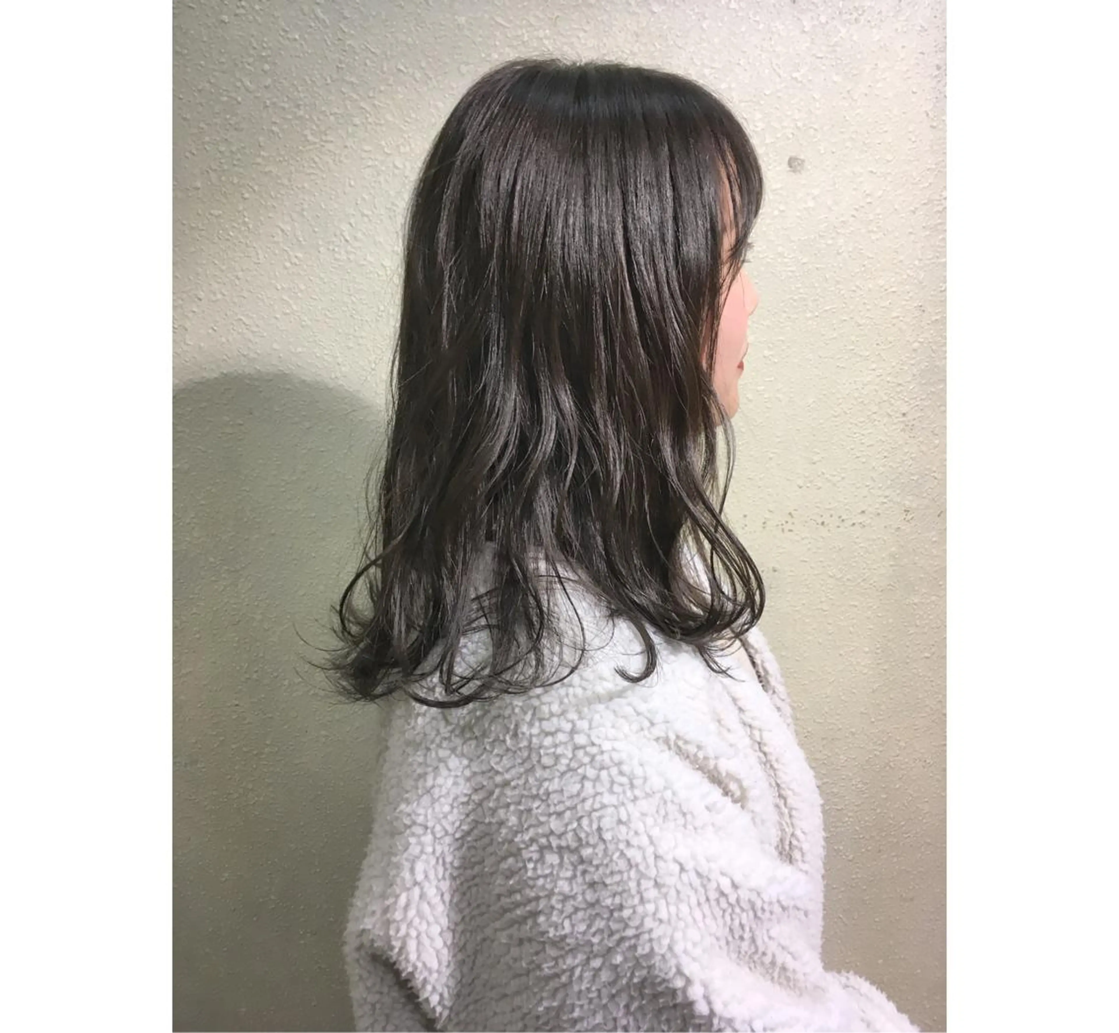ミディアム アッシュ カット ヘアカラー ヨナイ チヒロのヘアスタイル