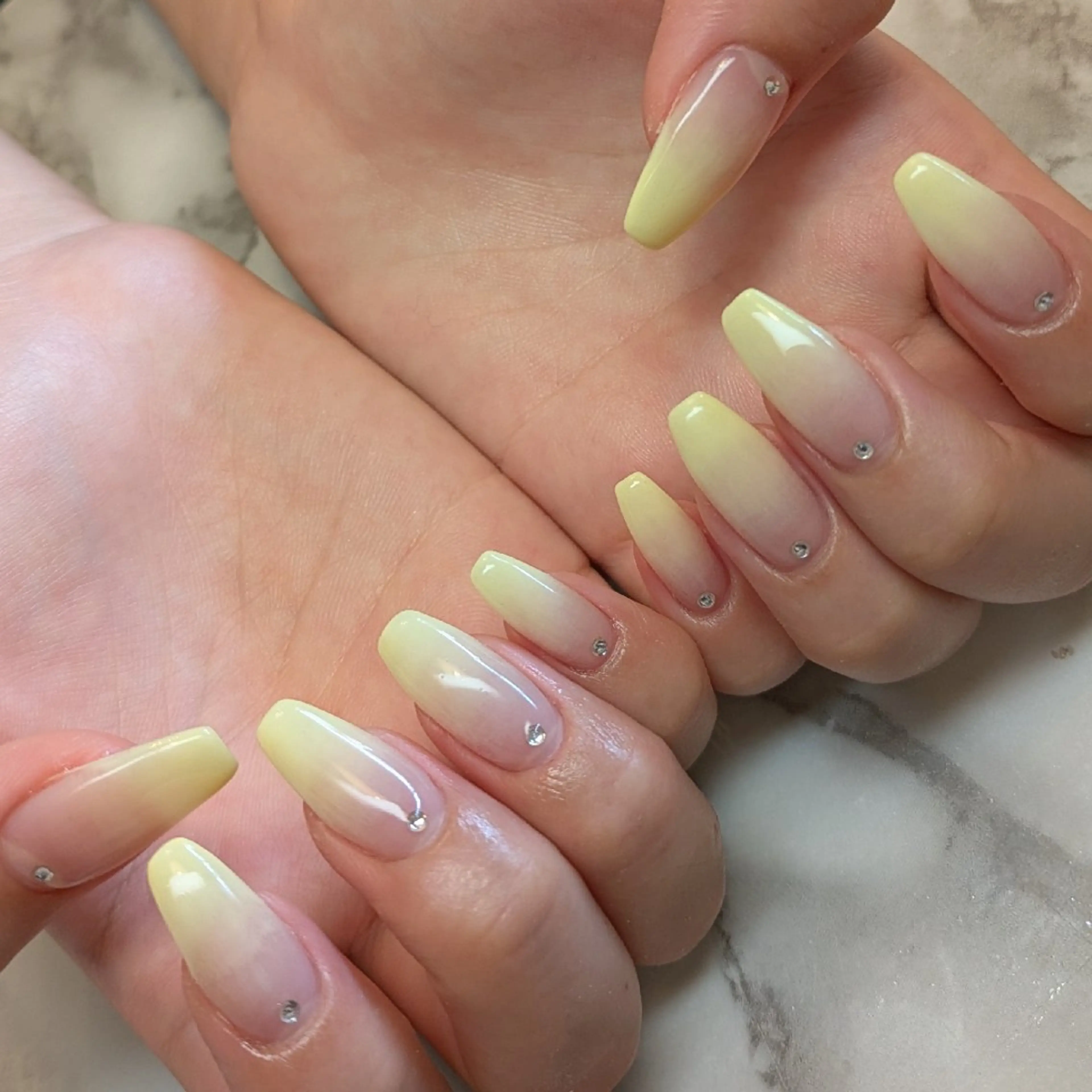 ネイル グラデーション ジェヌインネイル 河内のネイルデザイン